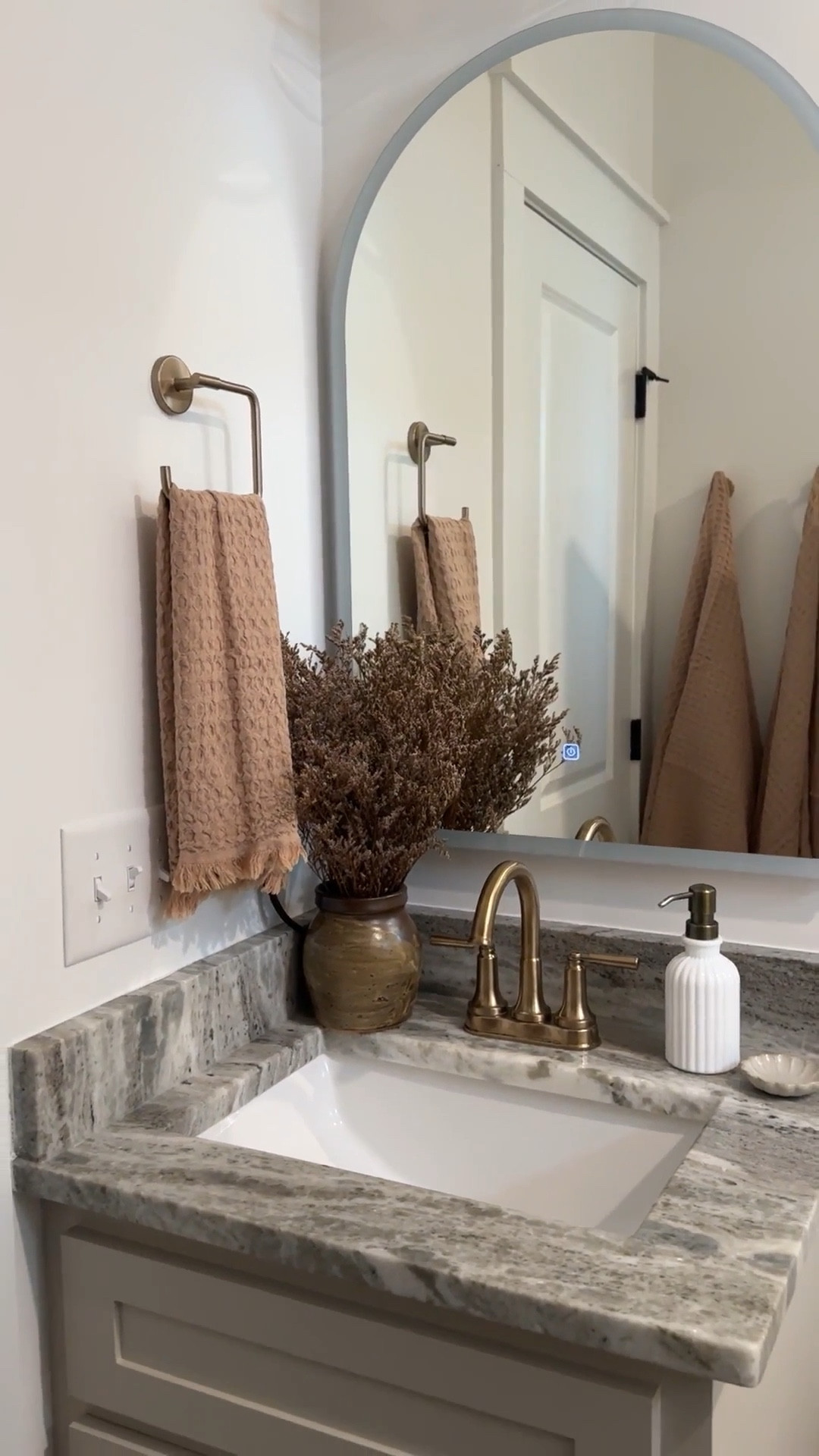 Bathroom decor, Fall Bathroom, Fall decor 

Bathroom, transitional bathroom, modern bathroom, arch bathroom, hand towel, bath towel, bathroom hardware, bathroom cozy decor, cozy bath, small bath 

#LTKHome