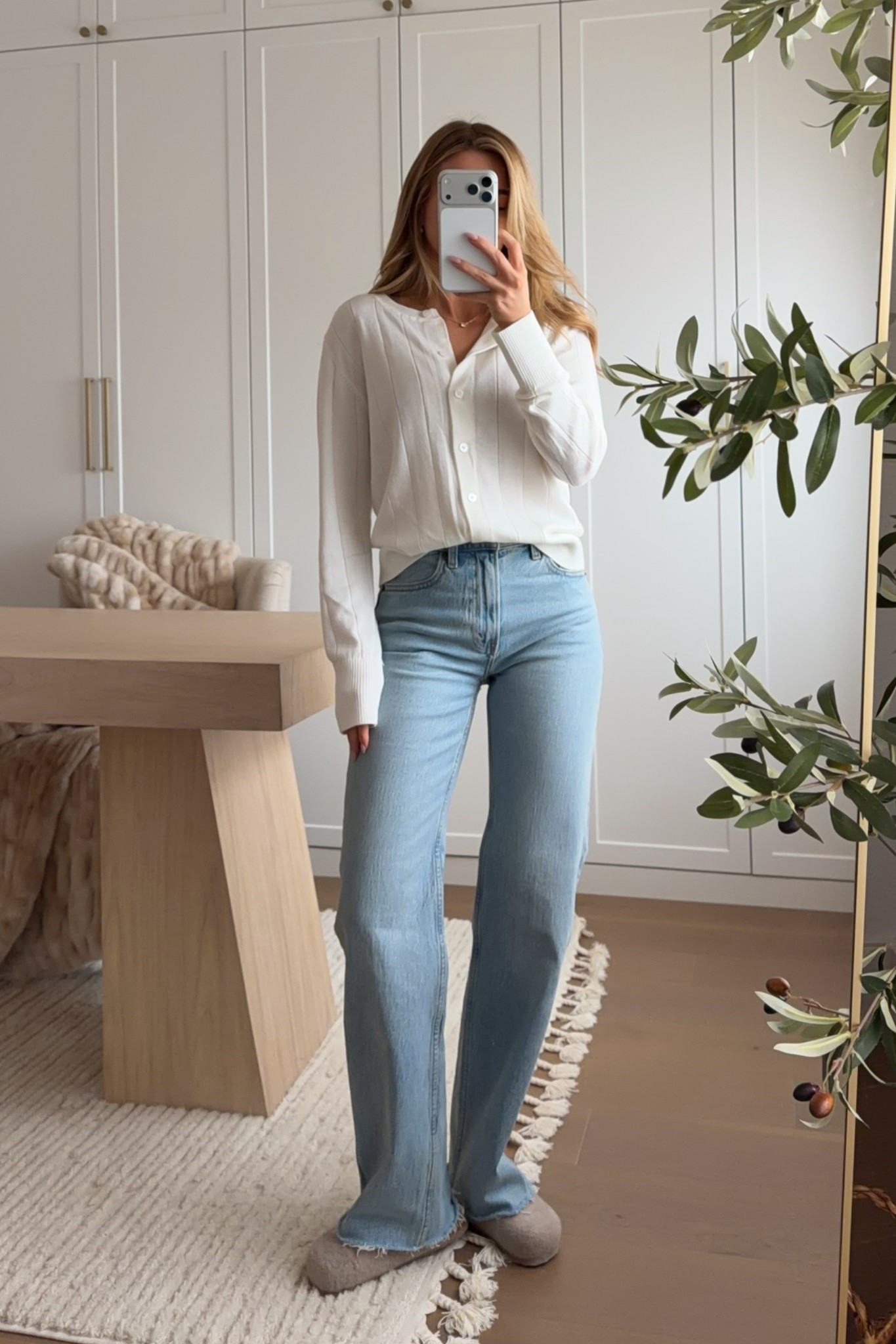 cardigan: xs // jeans: 24 regular (5’3) — the softest every day cardigan from Amazon, paired it with my favorite jeans!