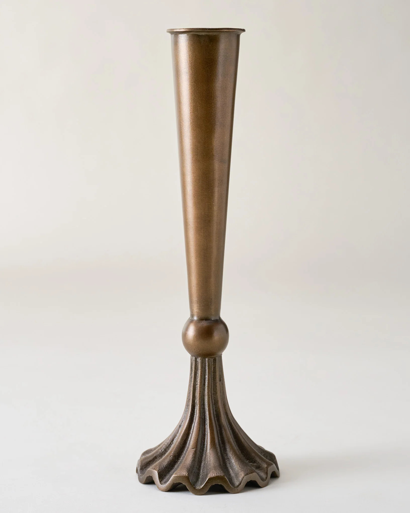 Hayes Scalloped Base Vase | Magnolia