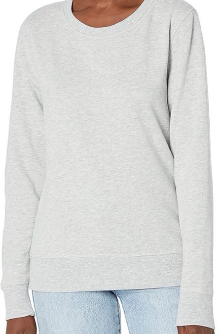 Soft lightweight crewneck sweatshirt 

#LTKstyletip #LTKbeauty #LTKfindsunder50