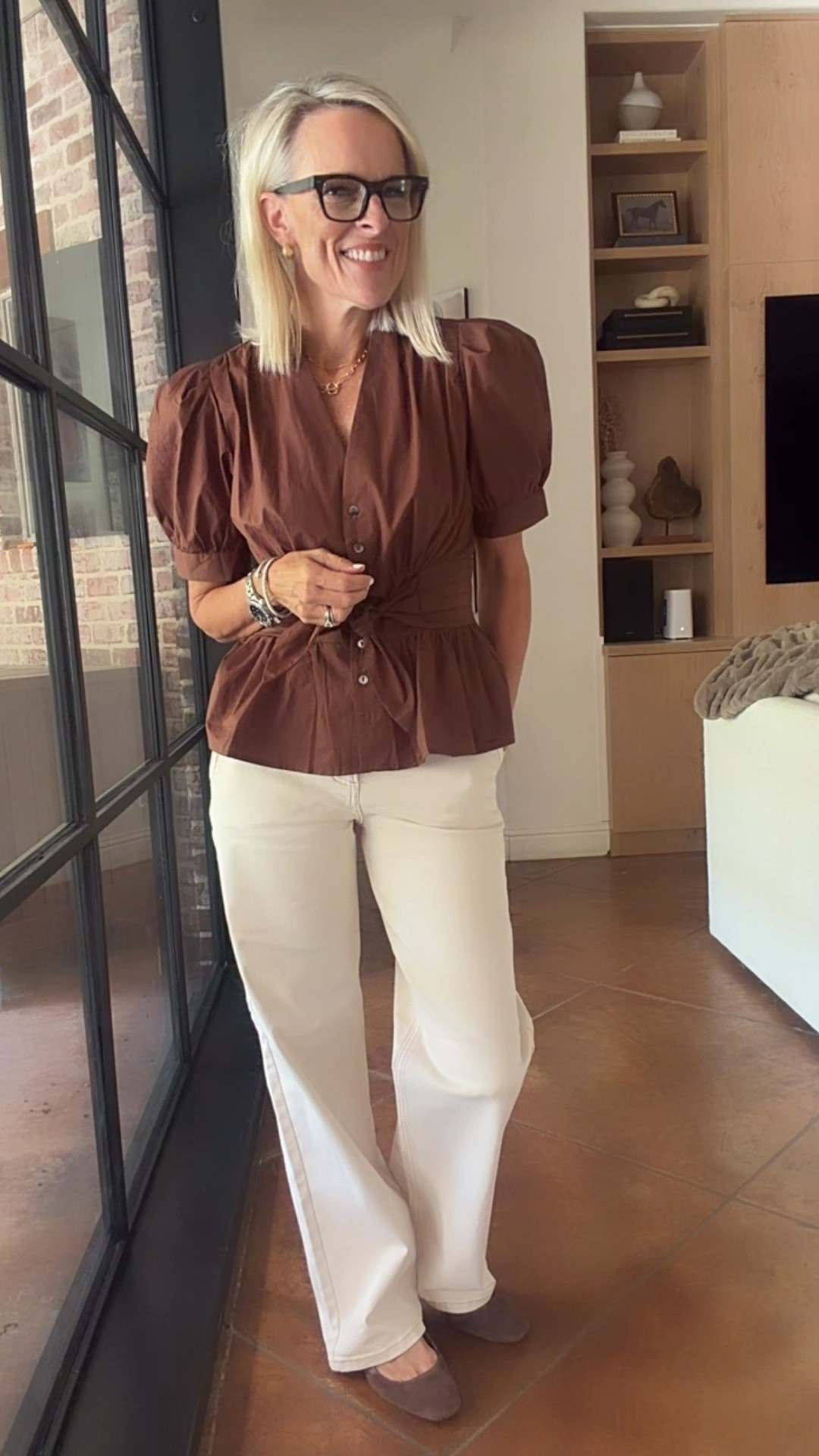 One of my favorite Avara fall finds is this beautiful brown blouse. The gathered waist and puff sleeves give it a polished shape, while the neutral color makes it so easy to pair with cream denim or trousers for fall.

And if you’re a first-time Avara customer, use code CINDY15 for your order. I’ve linked this look and the other Avara pieces I’ve shared here.

#LTKootd #LTKOver40 #LTKdayinmylife