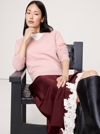 Lightweight Cashmere V-Neck Sweater | Banana Republic (US)