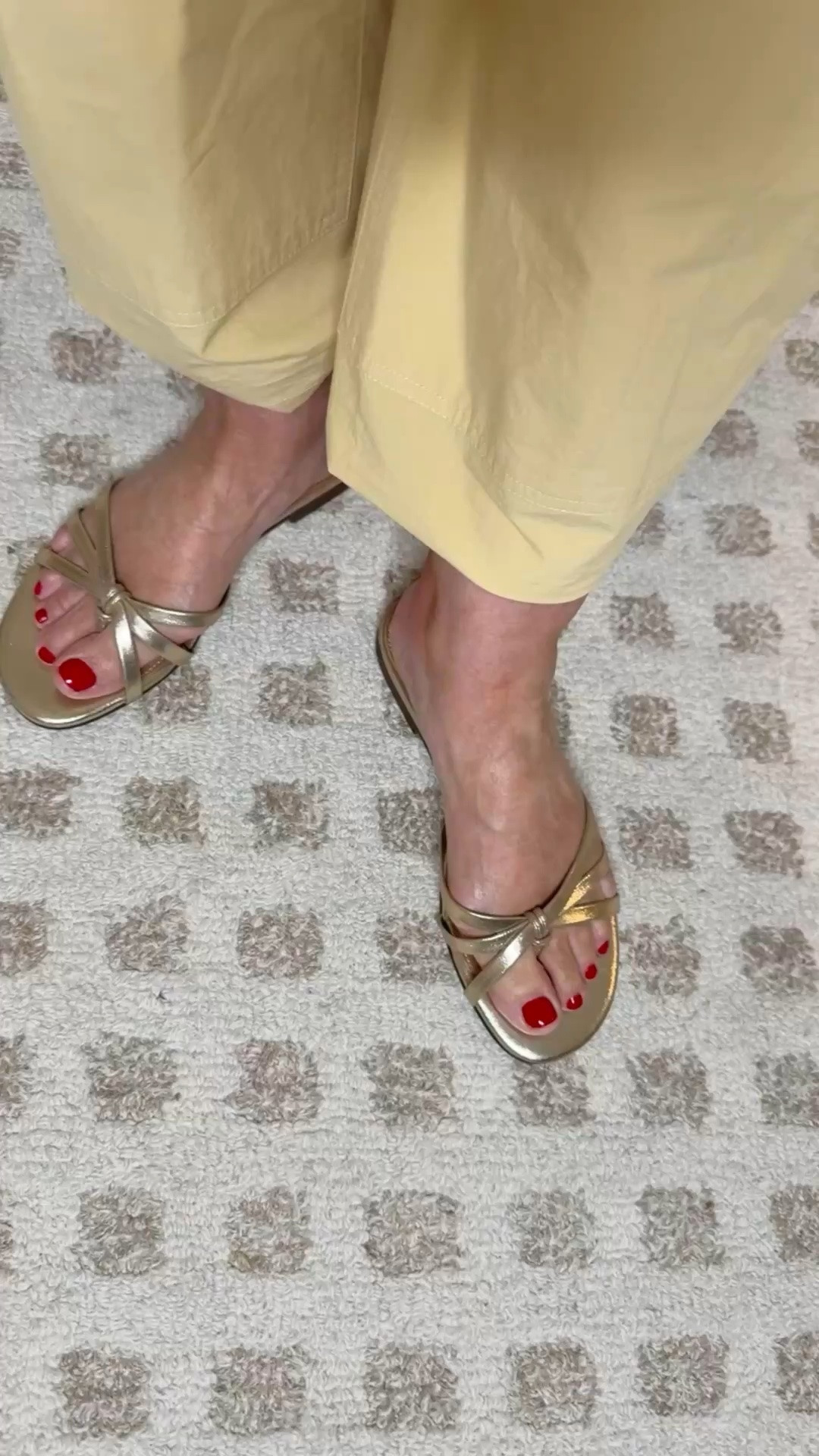 STEVE Madden summer sandals. 

So cute for summer.  I suggest going up a half size for a little extra room. 

@Steve Madden US 
@Pistola Denim

#LTKOver40 #LTKPetite #LTKSeasonal