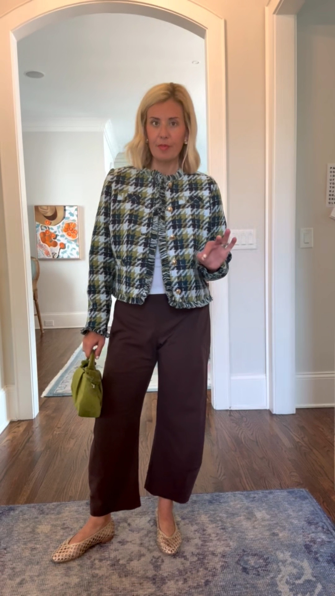 I’m looking for ways to wear these new Ruti pants! Styling them all the ways!

Tank - xs
Jacket - xs
Pants - 4P
Flats - 7.5 (sized 1/2 down)

Code Catherine20 at Allie + Bess