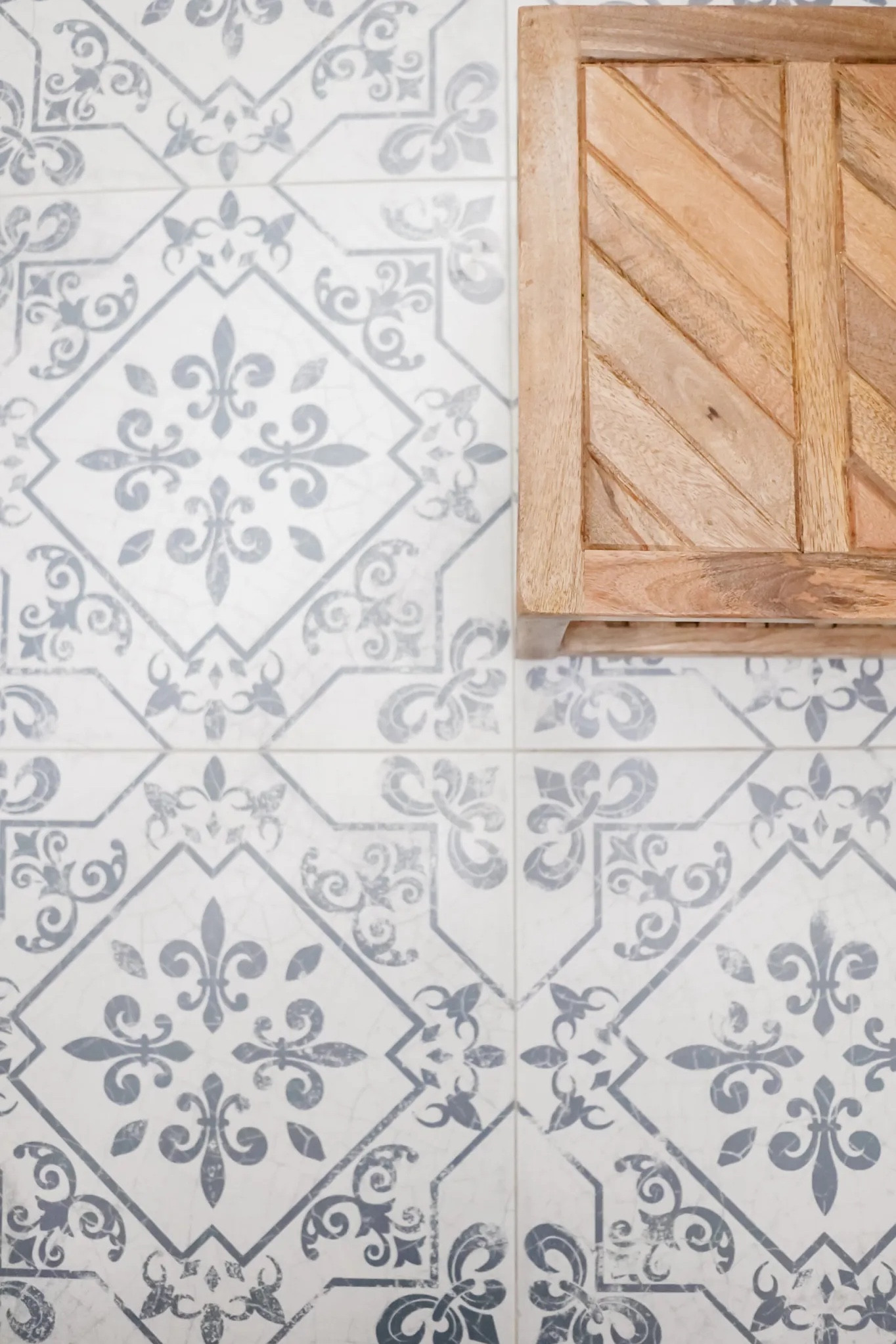 Blue Floral Laundry Room Tile Affordable 

#LTKhome