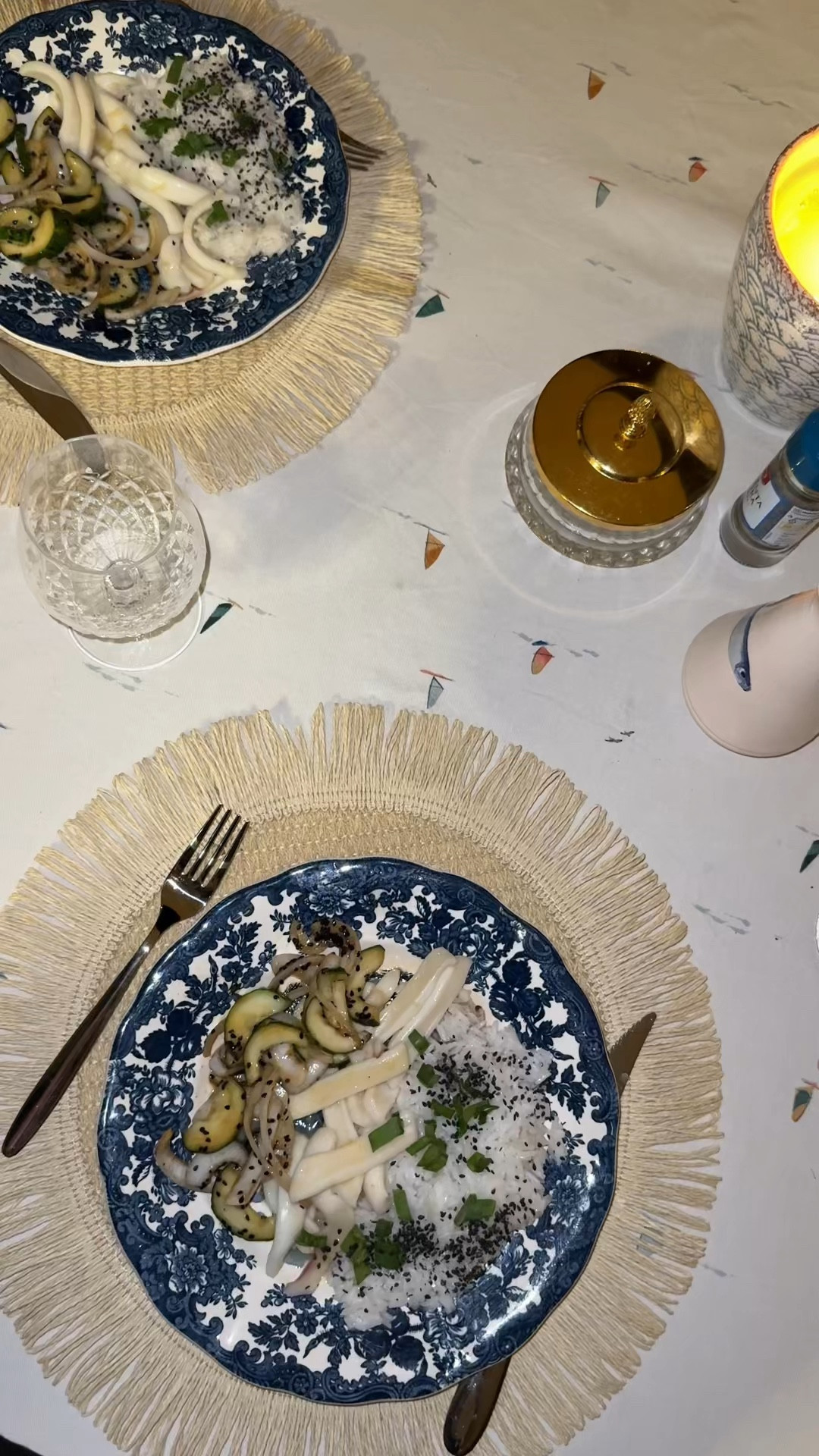 Giant Squid Strips in a Lemon and Honey Sauce - with an Asian cucumber salad and rice

This recipe was honestly so easy and tasty! And I love how I didn’t have to do any grocery shopping 🤭

Get discount and free desert for life with my link for ES: https://www.filify.co/SHAbR and international code: HELLOES277 @HelloFresh ad

#Ideeënvoorhetavondeten #recipeoftheday #foodtok #recetasfaciles #comidatiktok 