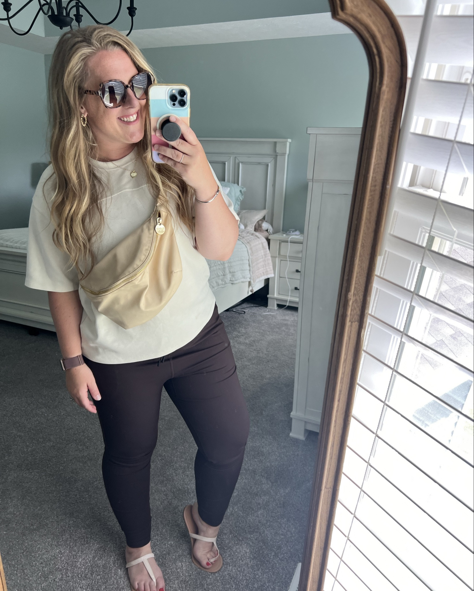 🌟 Outfit today! 

🤎Bark Confluence Joggers (TTS)
🤍 Cream Flourish Top (TTS)
Both those items are in my ZYIA shop
https://tinyurl.com/ZYIAsammie

👜 Stoney Clover Fanny (jumbo)