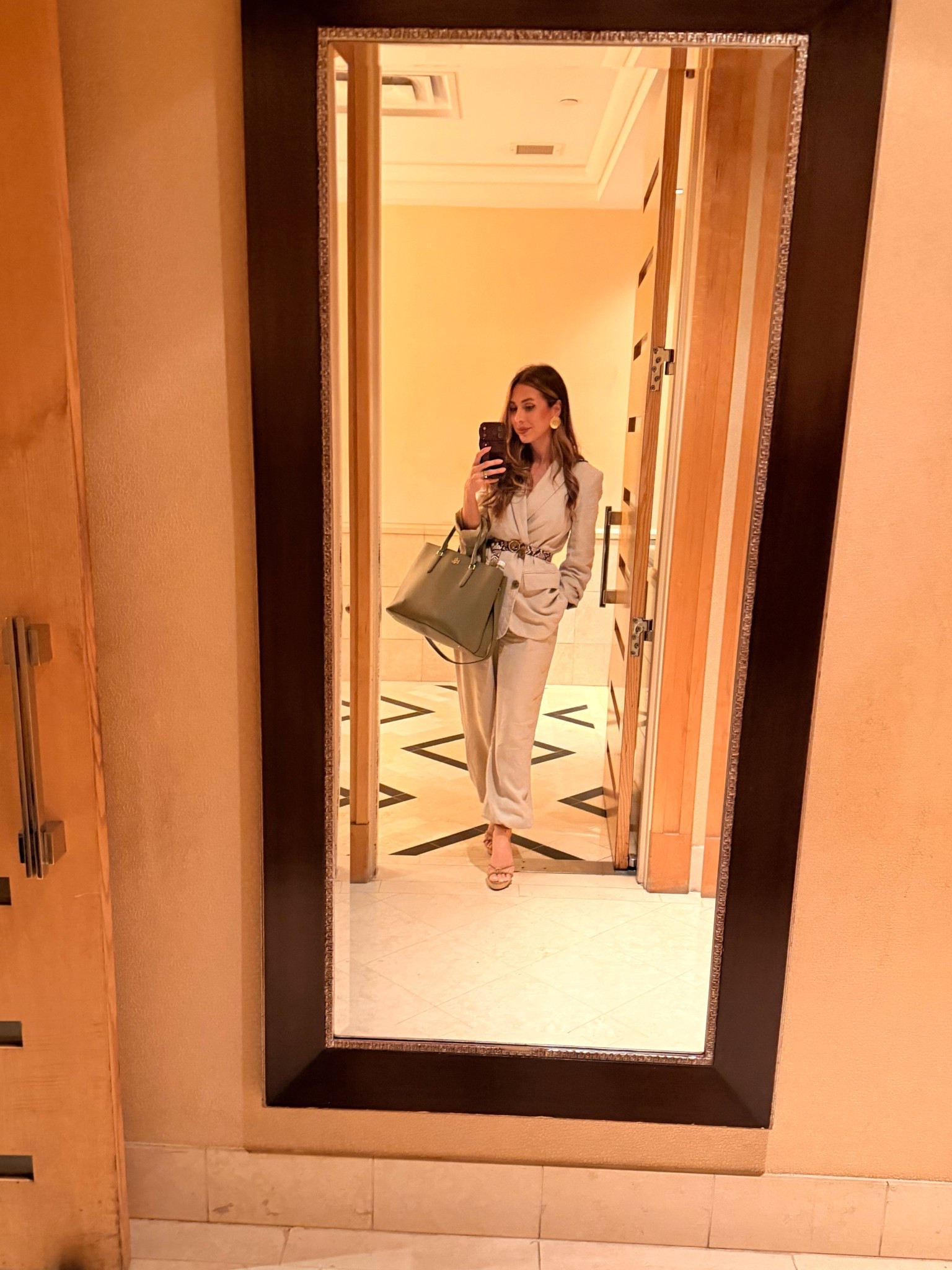    Neutral tailored set outfit / effortless chic look

Soft neutrals always win 🤍

This is my go-to formula when I want to feel polished without overthinking.

Tailored + flowy + neutral tones = effortless elegance



#LTKMothersDay #LTKWorkwear #LTKmomlife