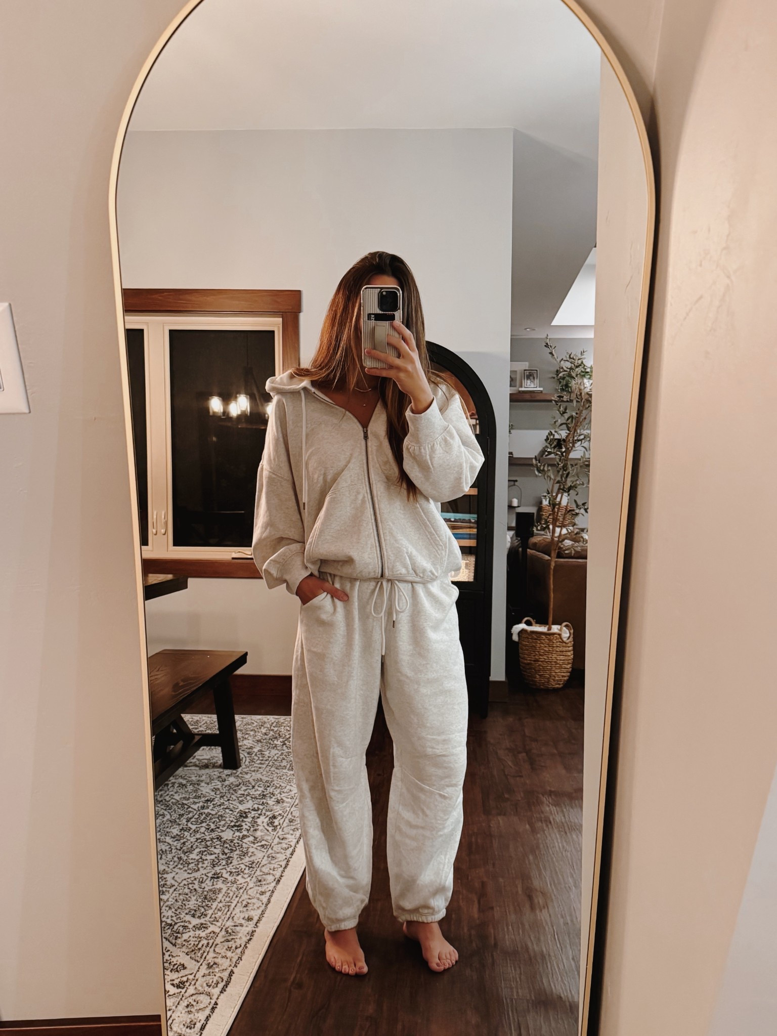 Cozy sweat set that doesn’t cost a fortune🫠🙌🏼 

#LTKSaleAlert #LTKFindsUnder100 #LTKU