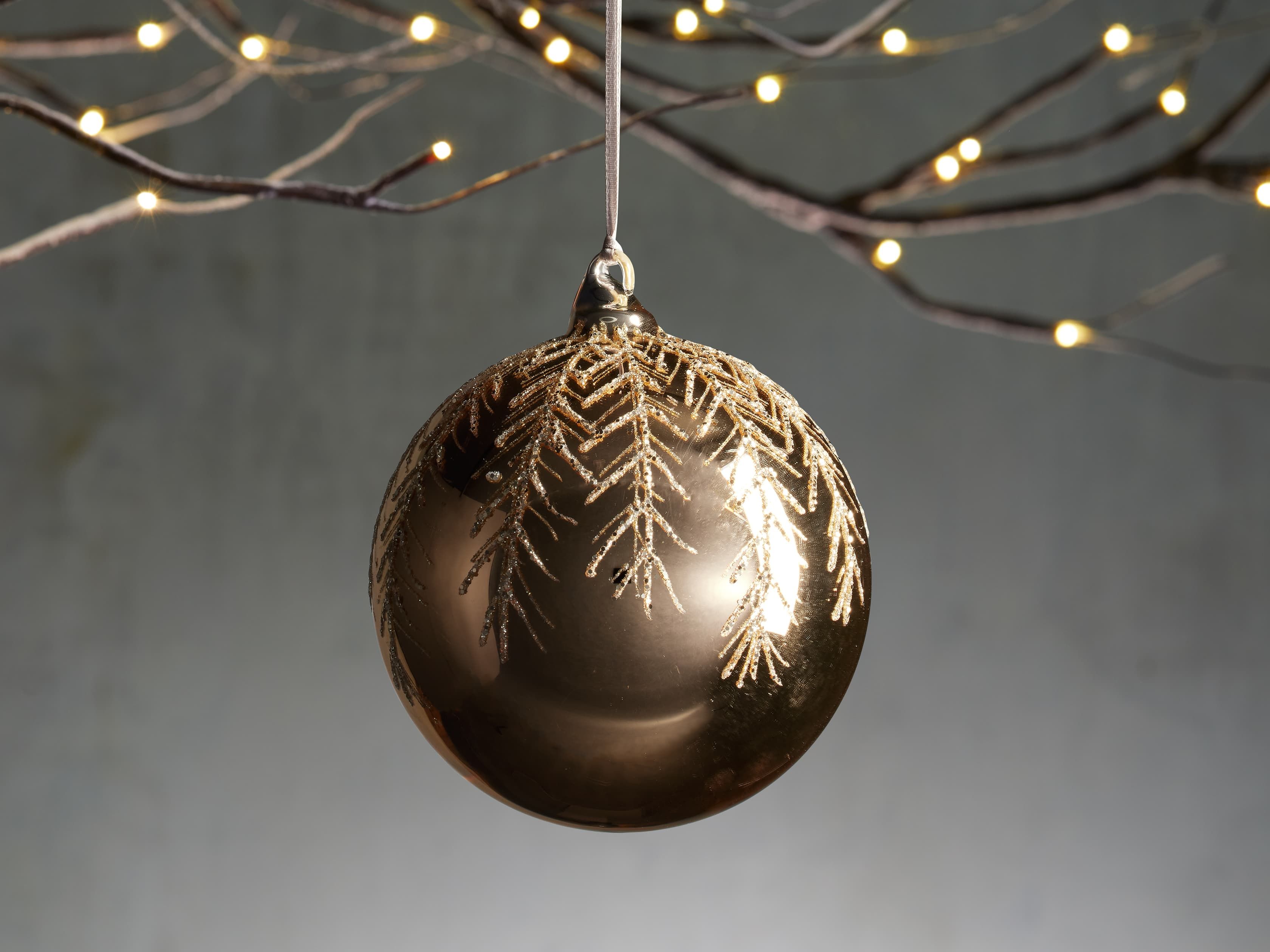 Gold Fern Ornament (set of 4) | Arhaus