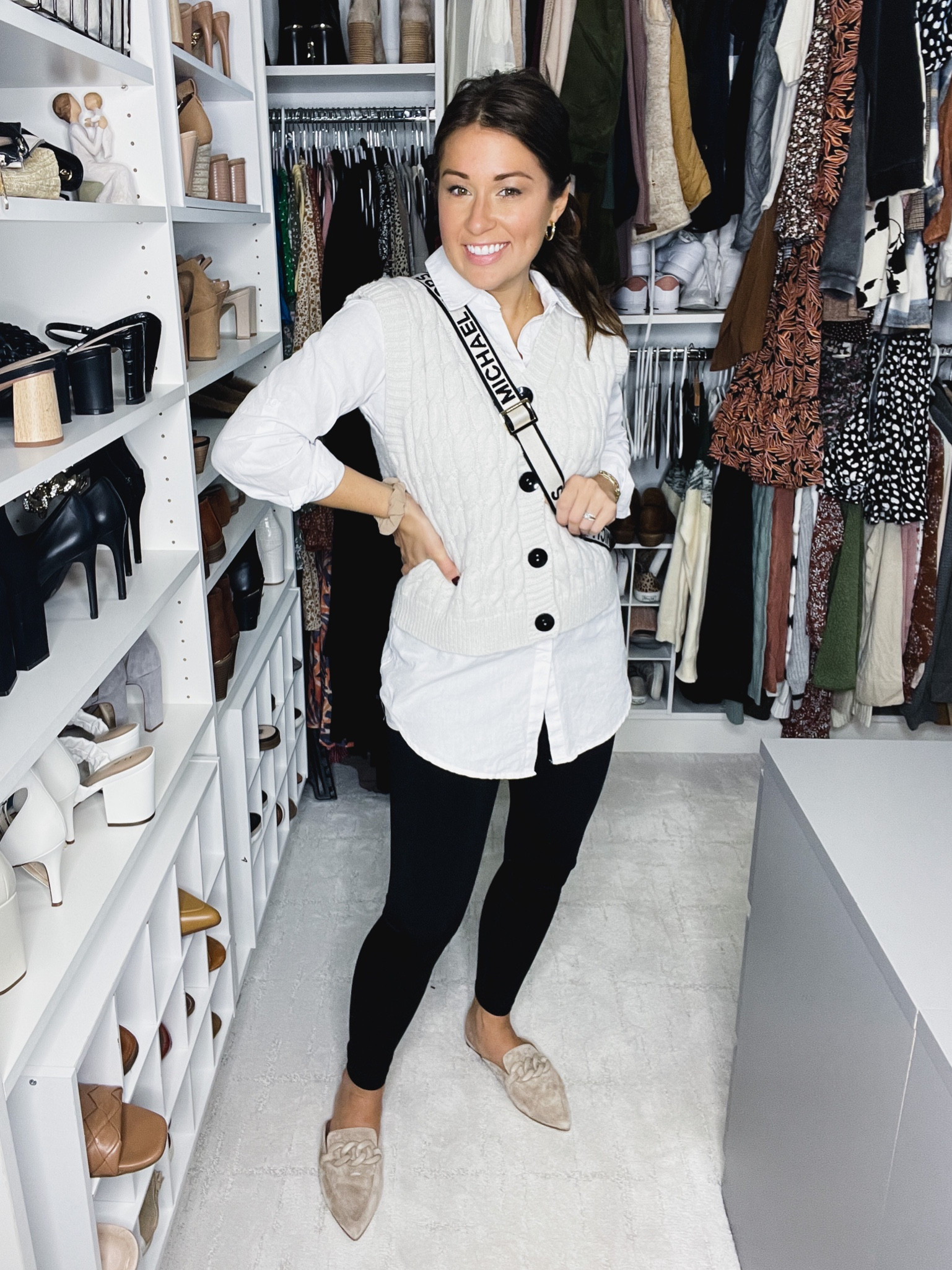 TTS with this stunning modern neutral look 🤩
This button down is the PERFECT PIECE for so many looks this fall. Definitely a must for your closet! 🫶🏼✨