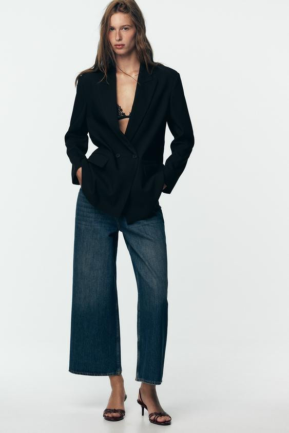 Full-cut blazer with pinstripe print. Lapel collar and long sleeves with shoulder pads. Front fla... | Zara US