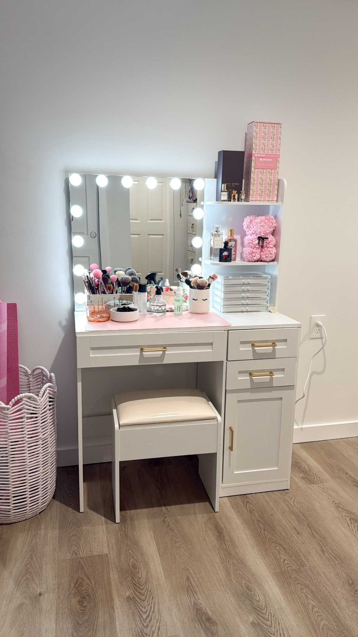 Amazon Vanity

Perfect for a studio apartment or small spaces, featuring jewelry storage, earring storage, ring storage, desk mat, laptop mat, polishing cloths, perfume, Gucci perfume, YSL perfume.

#LTKHome #LTKBeauty