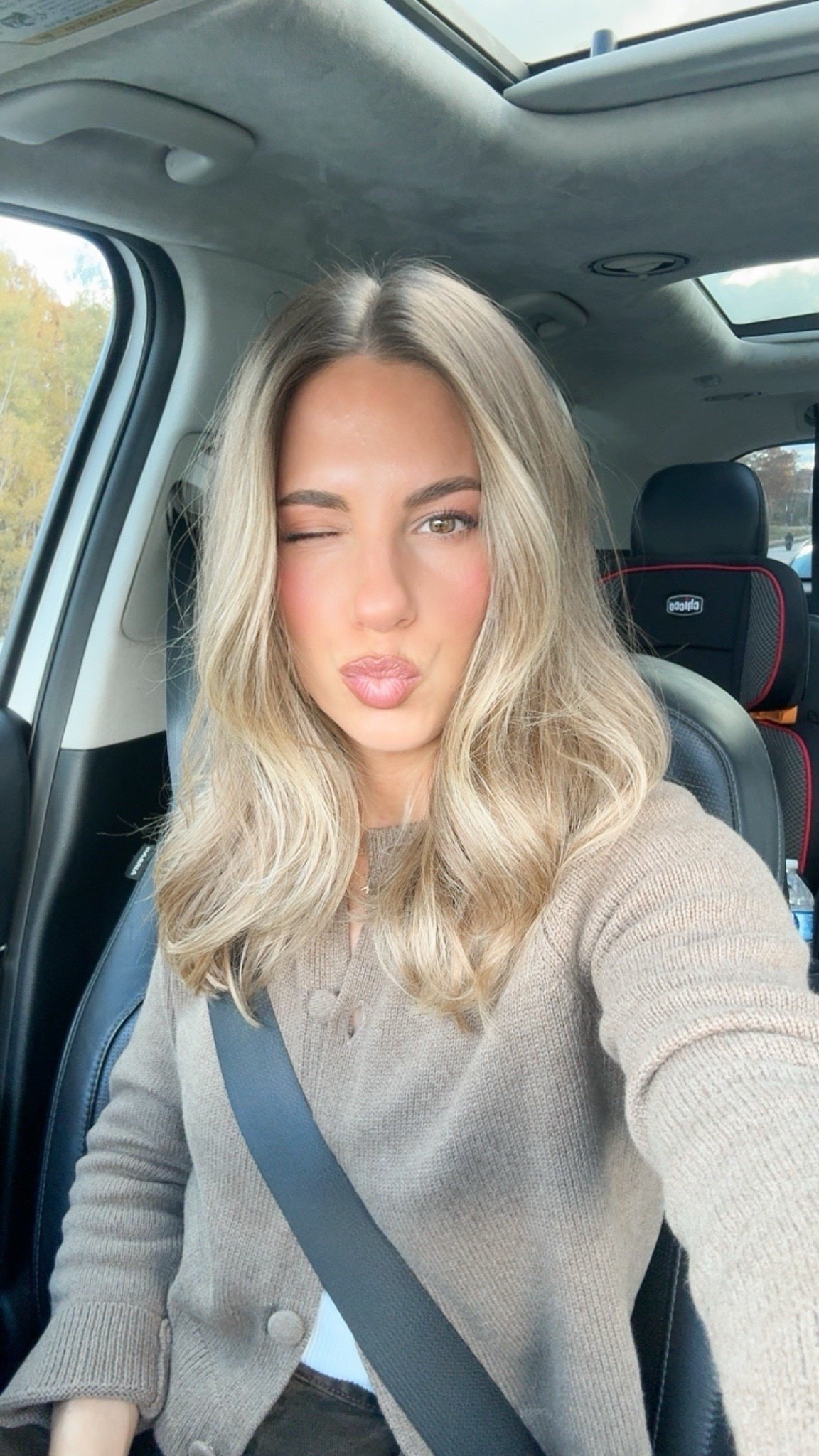 Comfy and casual fit, perfect for an office day or even as an elevated travel fit 💕😘

#casualoutfit #winterootd #winteroutfitinspo #grwm #officeday #officefit #workfromhomeoutfit #aritzia #analuisa

#LTKTravel #LTKmomlife #LTKootd