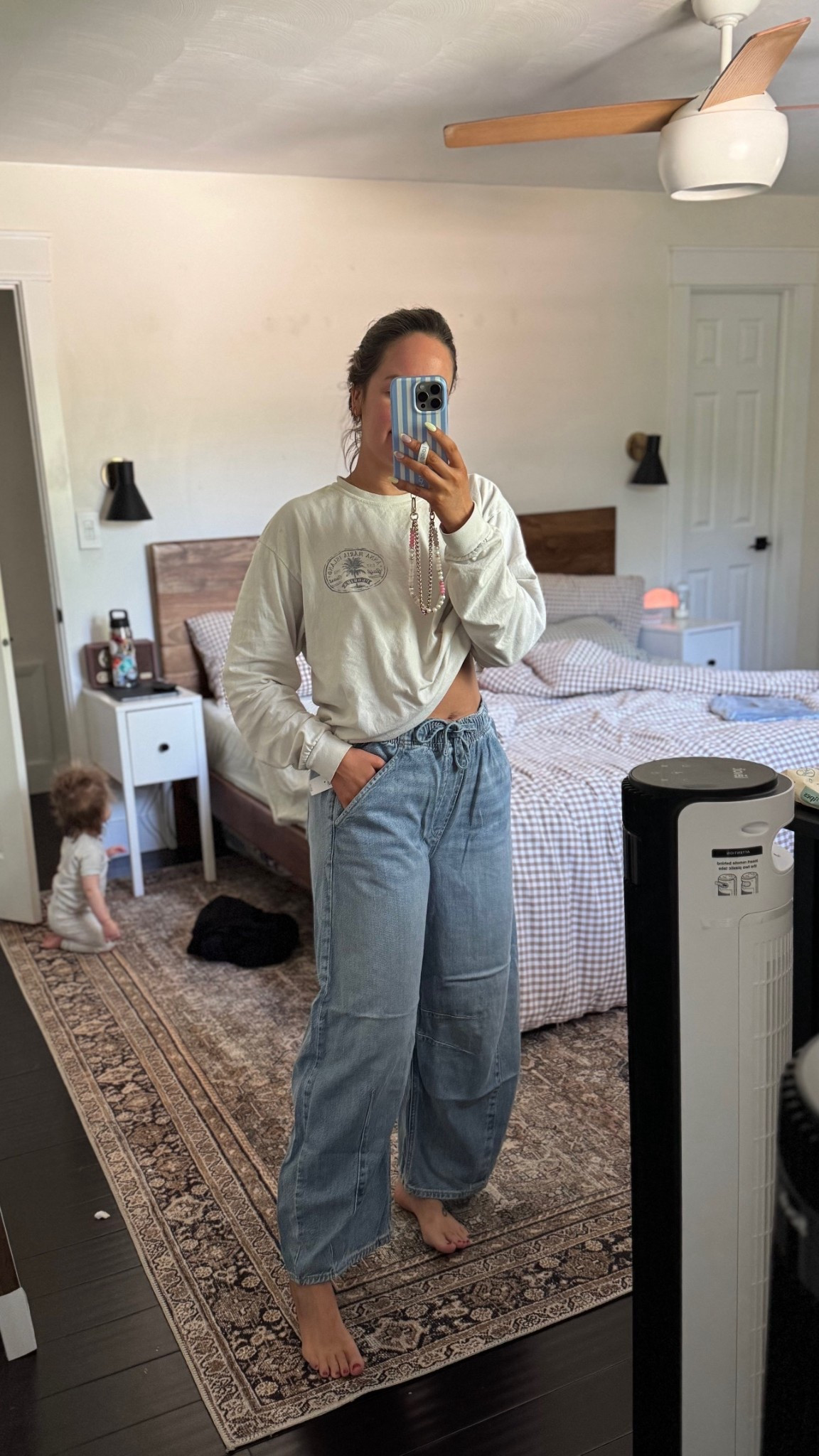 These gap jeans 👏🏼👏🏼 literally amazing. In a size medium but I probably could have done the small!! Size down!

40% off 👏🏼💘 

GAP, barrel roll jeans, sweatpants jeans, fall must-have 

#LTKSeasonal #LTKFindsUnder100