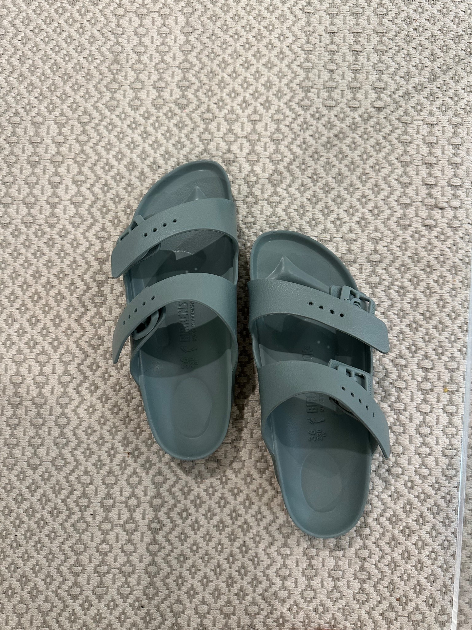 Foam birk

#LTKShoeCrush #LTKSwim #LTKFindsUnder50