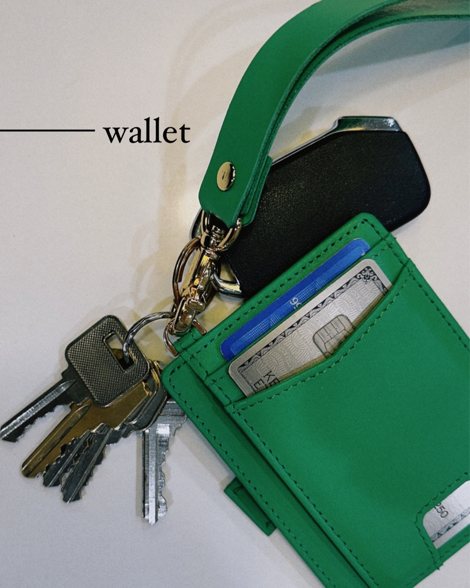 I have been looking for a new wallet + wristlet combo and I finallllly gave in to the ANDAR wallet! first off, the color!!!!! I LOVE. AND it’s so nice!