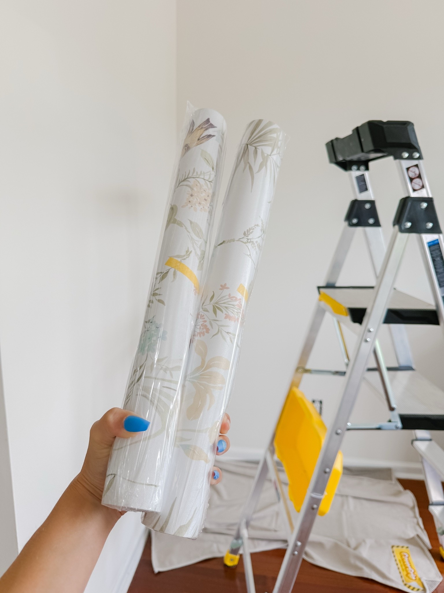 Floral wallpaper 
Home design 
Home renovation 
Office room 
Dining room

#LTKHome #LTKdayinmylife