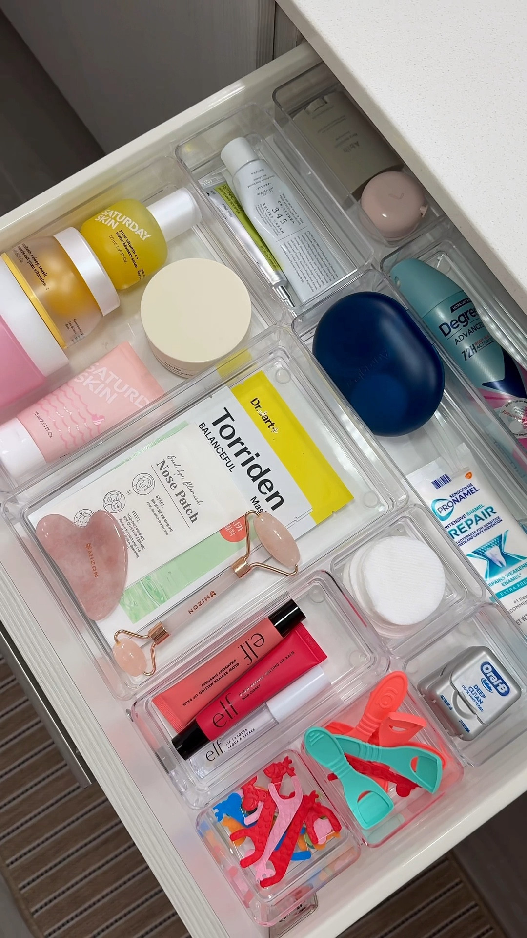 bathroom drawer organization 

#organizedhome #homeorganization #organizewithme #newapartment #bathroomorganization #organization
#drawerorganization

#LTKHome #LTKFindsUnder50