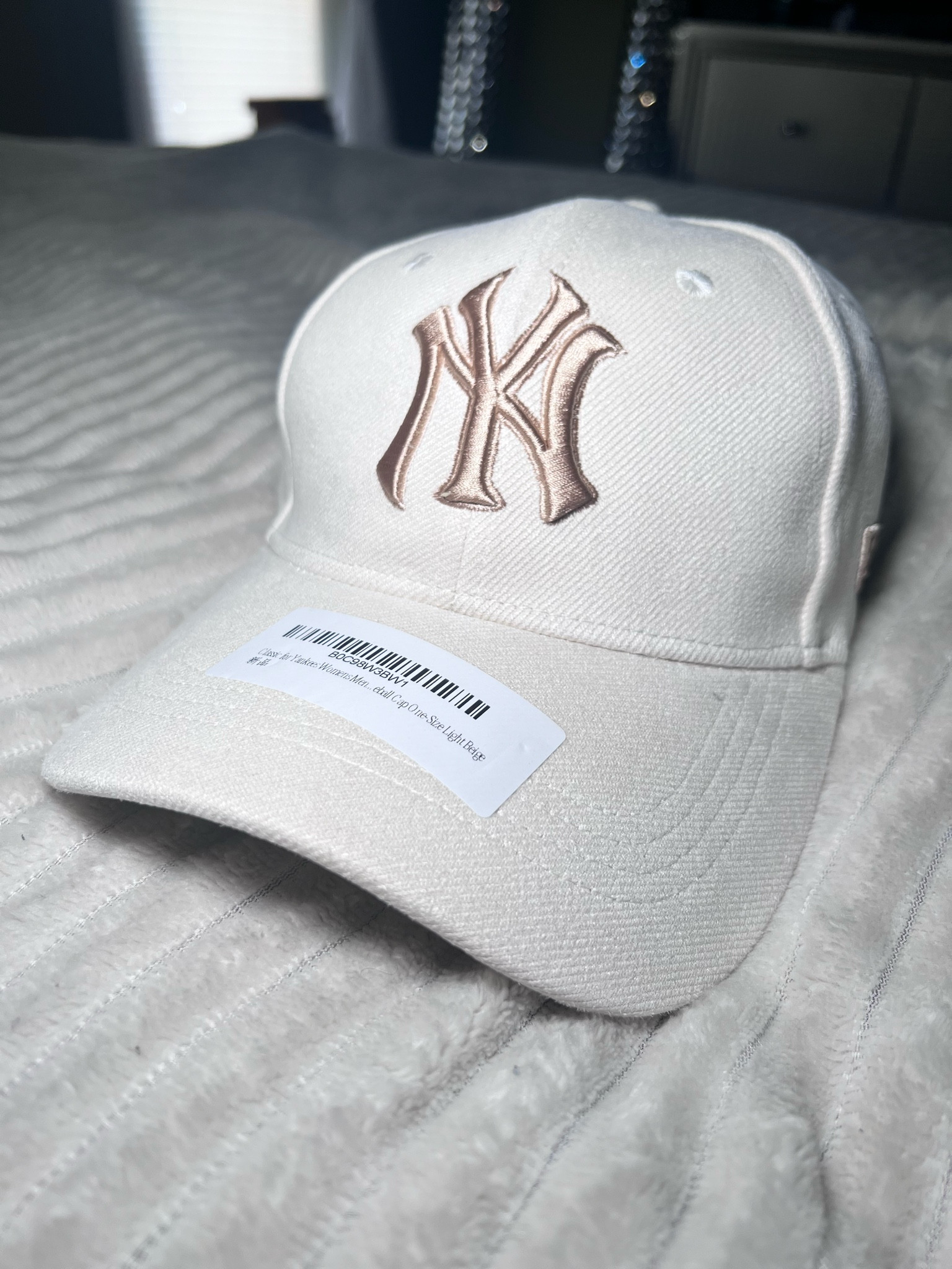 neutral yankees hat