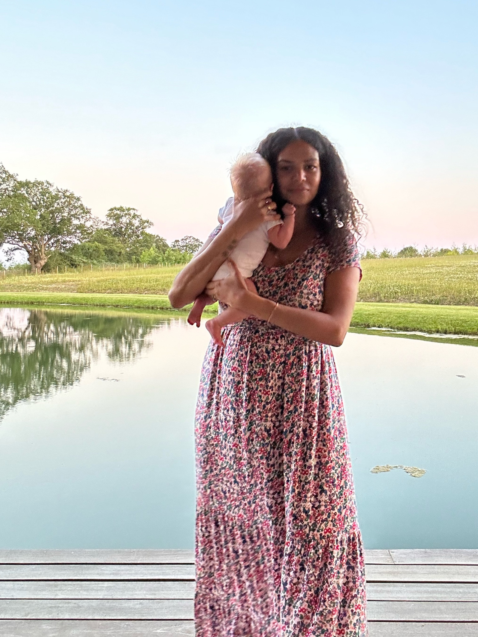 The comfiest and chicest nursing dress 

#LTKSummerSale #LTKbaby #LTKmaternity