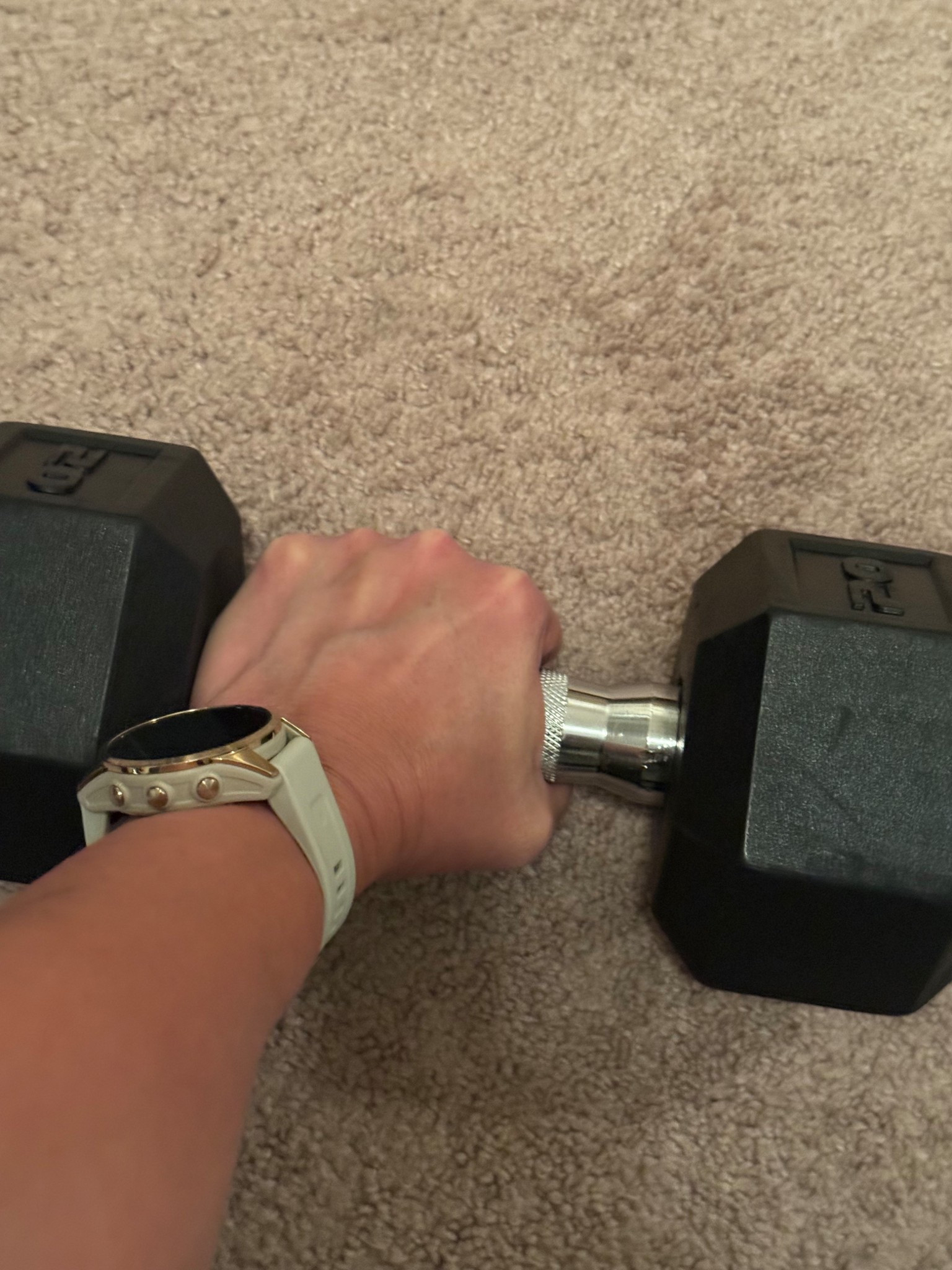 El reloj perfecto, para hacer ejercicio y vestir al mismo tiempo, por eso escogí este estilo y este color. ES PERFECTO! 

#LTKGiftGuide #LTKStyleTip #LTKActive