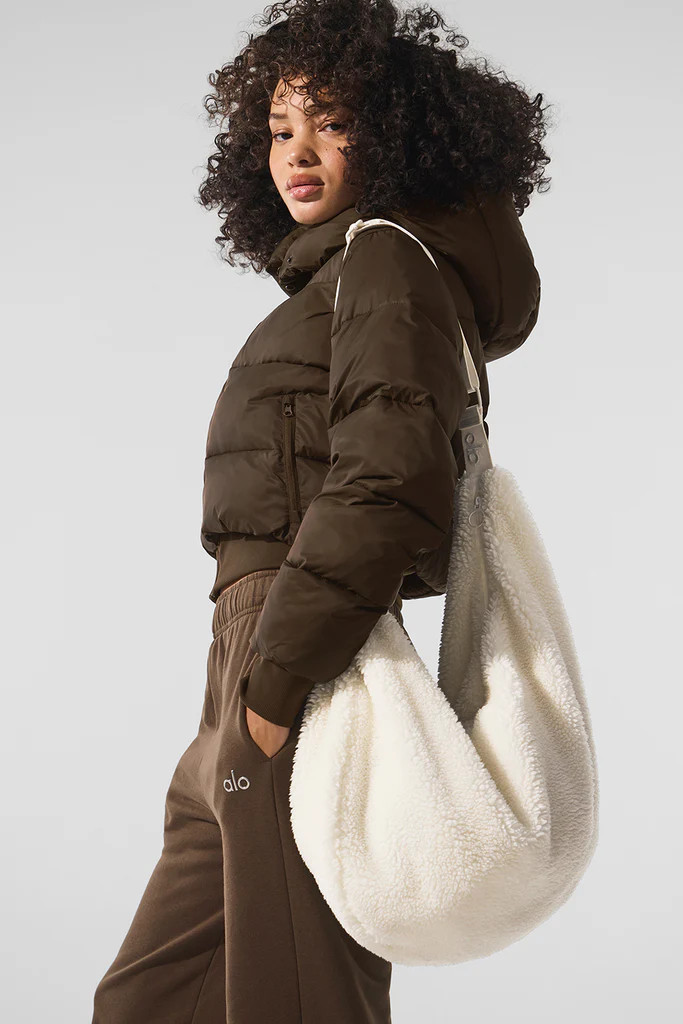 Sherpa Om The Go Sling Bag - Ivory | Alo Yoga (US)