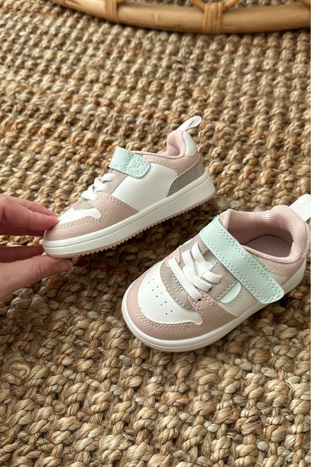 Toddler girl sneakers
Baby shoes
H&M kids 
Baby girl shoes 

#LTKfindsunder50 #LTKbaby #LTKkids