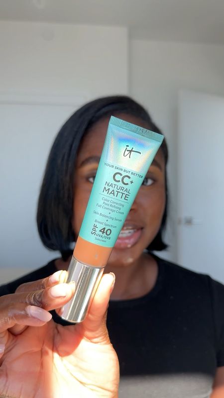 An oily skin make up must have? A good matte foundation! #itcosmetics #ad @itcosmetics @sephora 
