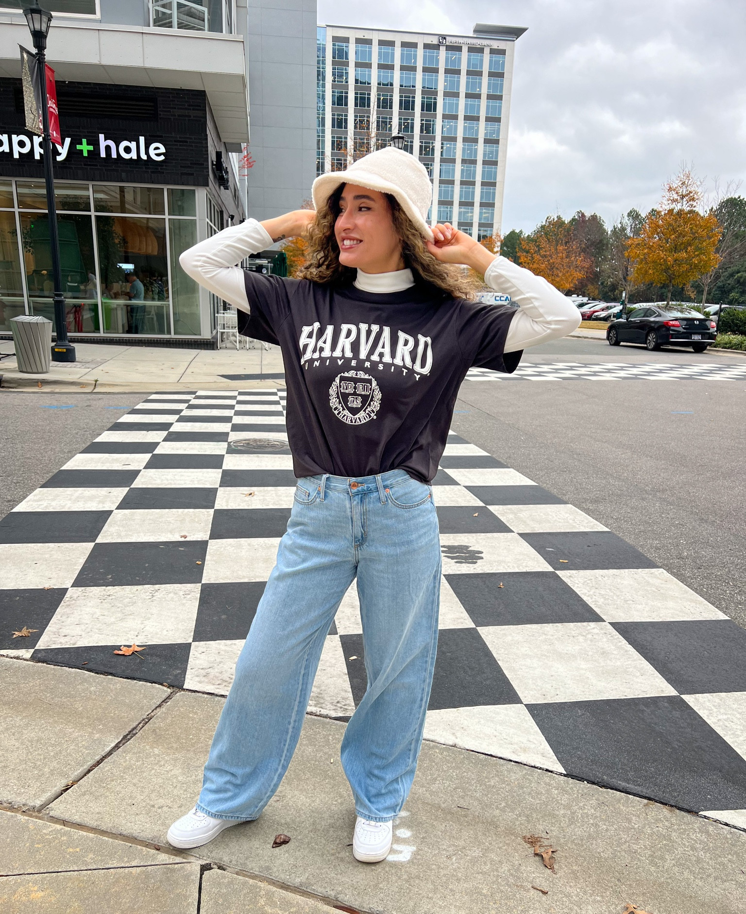 Gift guide.Holiday outfit.Fall fashion.OOTD.Fall style.Casual outfit.Cute outfit.Comfortable outfit.Winter outfit.Women’s outfit.Winter wardrobe.Gifts for her.Bucket hat.Harvard shirt.Straight legged jeans.