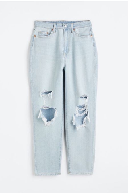 Distressed mom jeans 


#LTKSeasonal #LTKtravel #LTKFind