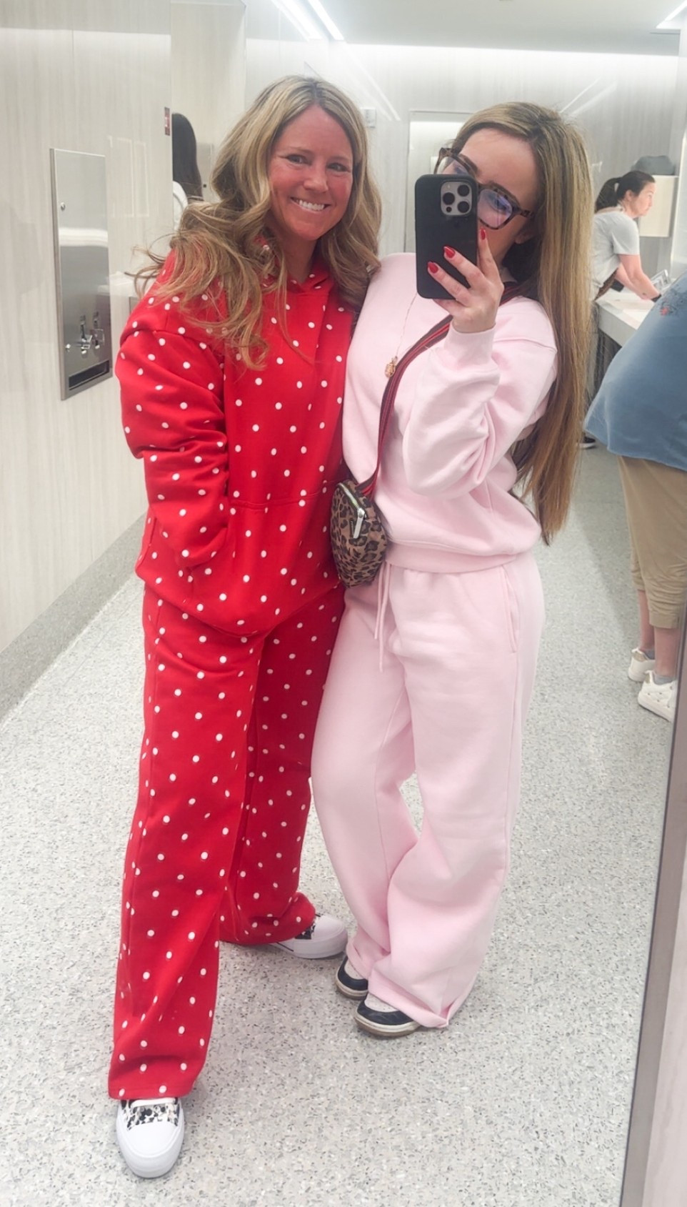 Comfy airport style to Disney 
#teenstyle #airportstyle #disney #girlmom

#LTKPetite #LTKOver40 #LTKTravel