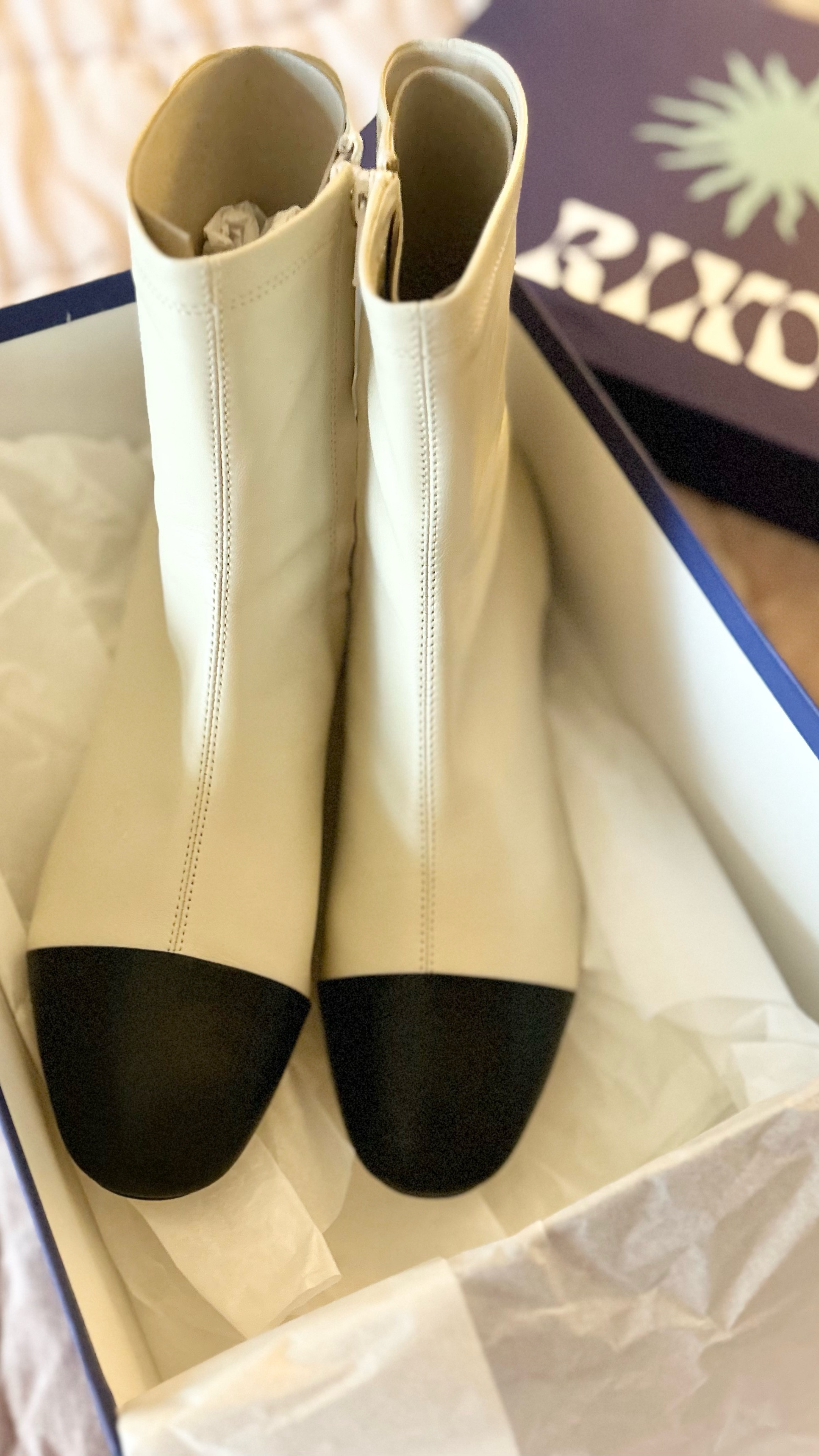 𝑀𝑜𝓃𝑜𝒸𝒽𝓇𝑜𝓂𝑒 𝑀𝑜𝓃𝒹𝒶𝓎 🖤

Unboxing time! If you’re a fan of all things ‘Coco’, then you’ll understand why I fell in love with these elegant two-tone ankle boots @rixo in soft ivory leather with black toecaps. I treated myself around Christmas time but kept them back for my monochrome anniversary outfit (see previous post for the full look). The soft leather means they’re even more amazing to wear than to look at - well almost!! They’re still available!! 

#LTKdatenight #LTKeurope #LTKuk