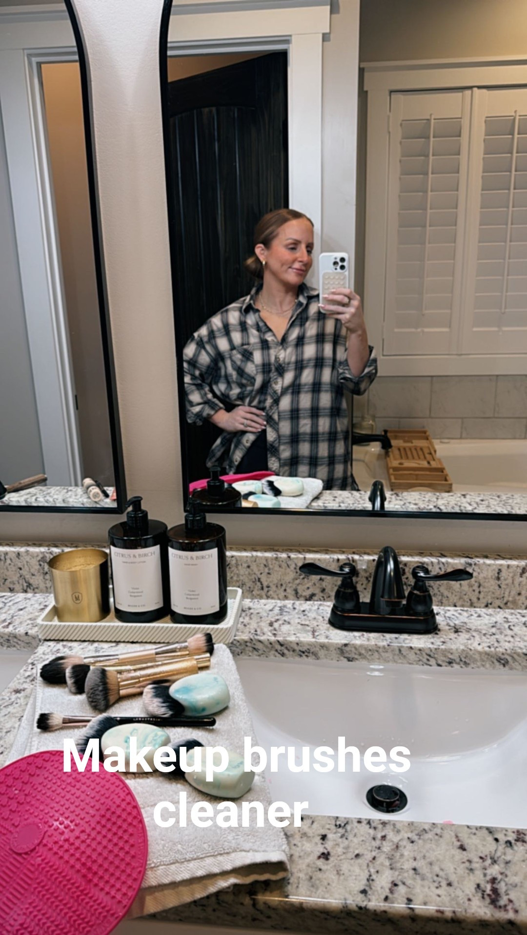 day 2 of creating a home & life you love! 💕 starting off easy and this is something you may overlook sometimes and makes a big difference! Comment—WASH for what I used! Share with your friends too 🩷 #makeupbrushes