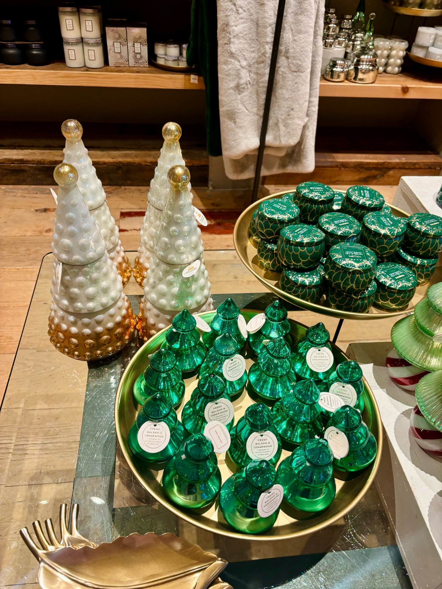 Christmas home decor 🎄✨

#LTKHome #LTKSeasonal #LTKHoliday