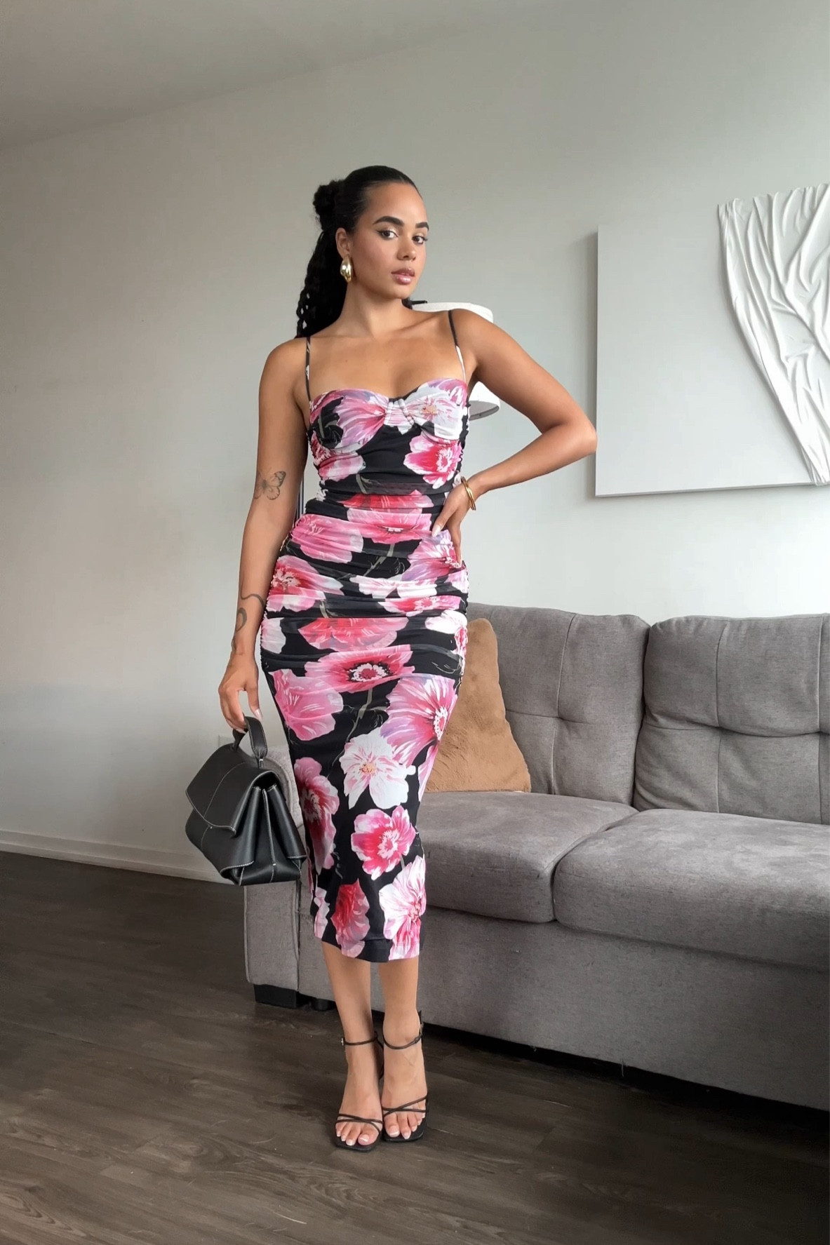 Floral dress 

Size: small

