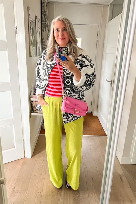 Ootd - Saturday. Slightly hungover but ready for a walk with my mom’s dog 🐕. Black and white graphic print jacket from Zara, red and pink striped t-shirt from H&M and chartreuse wide leg trousers from Raizzed (last year), puma ride on sneakers and a pink leather crossbody bag. 



#LTKeurope #LTKmidsize #LTKnederlands