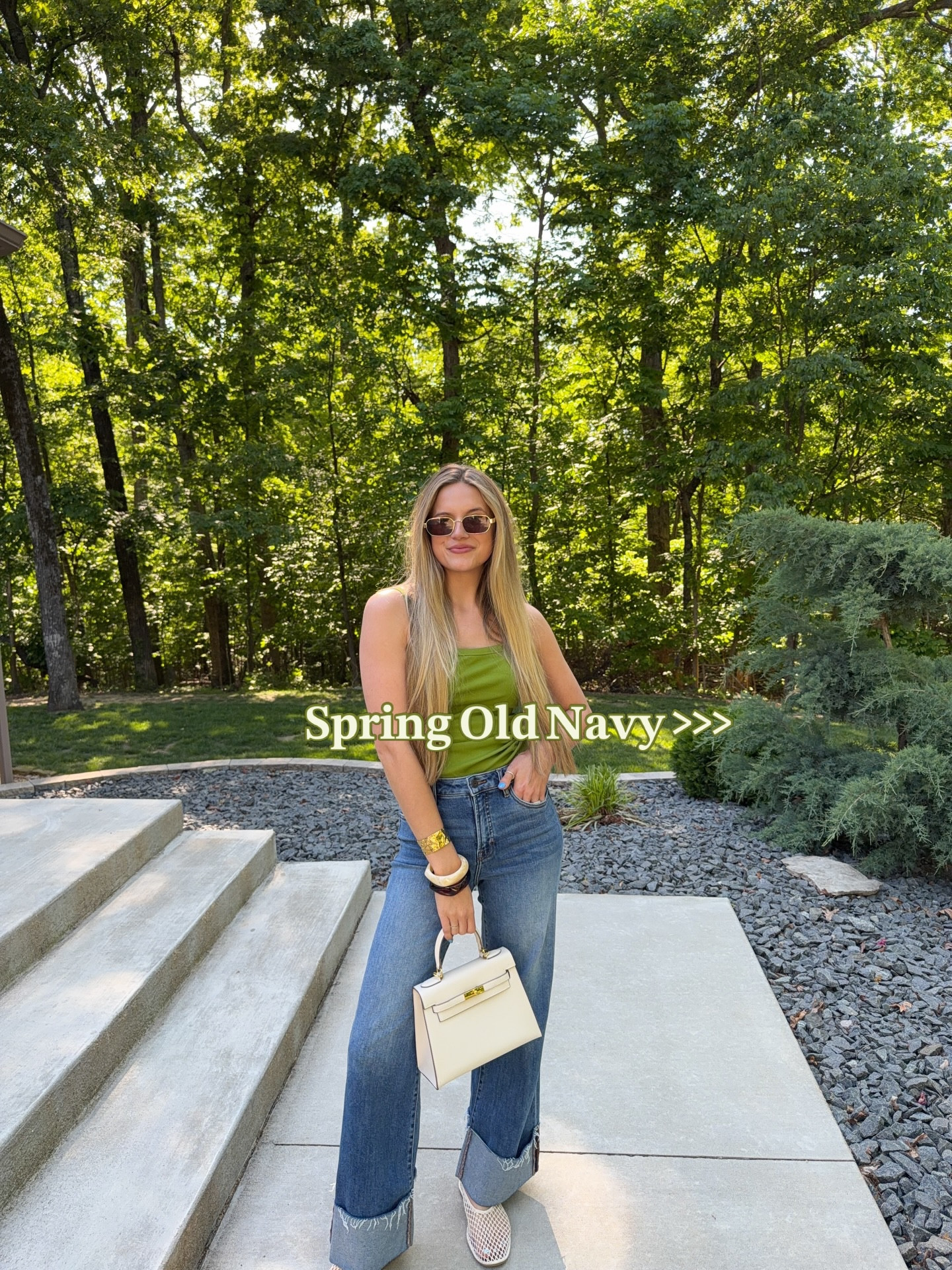 Did it again. You’re joking right @oldnavy ? The COLORS and styles this season are STILL blowing my mind 🌴👖👏🏼👙👟

Comment NO WAY to directly shop my haul!

#oldnavy #outfitinspo #styleinspo #springstyle #summerfashion