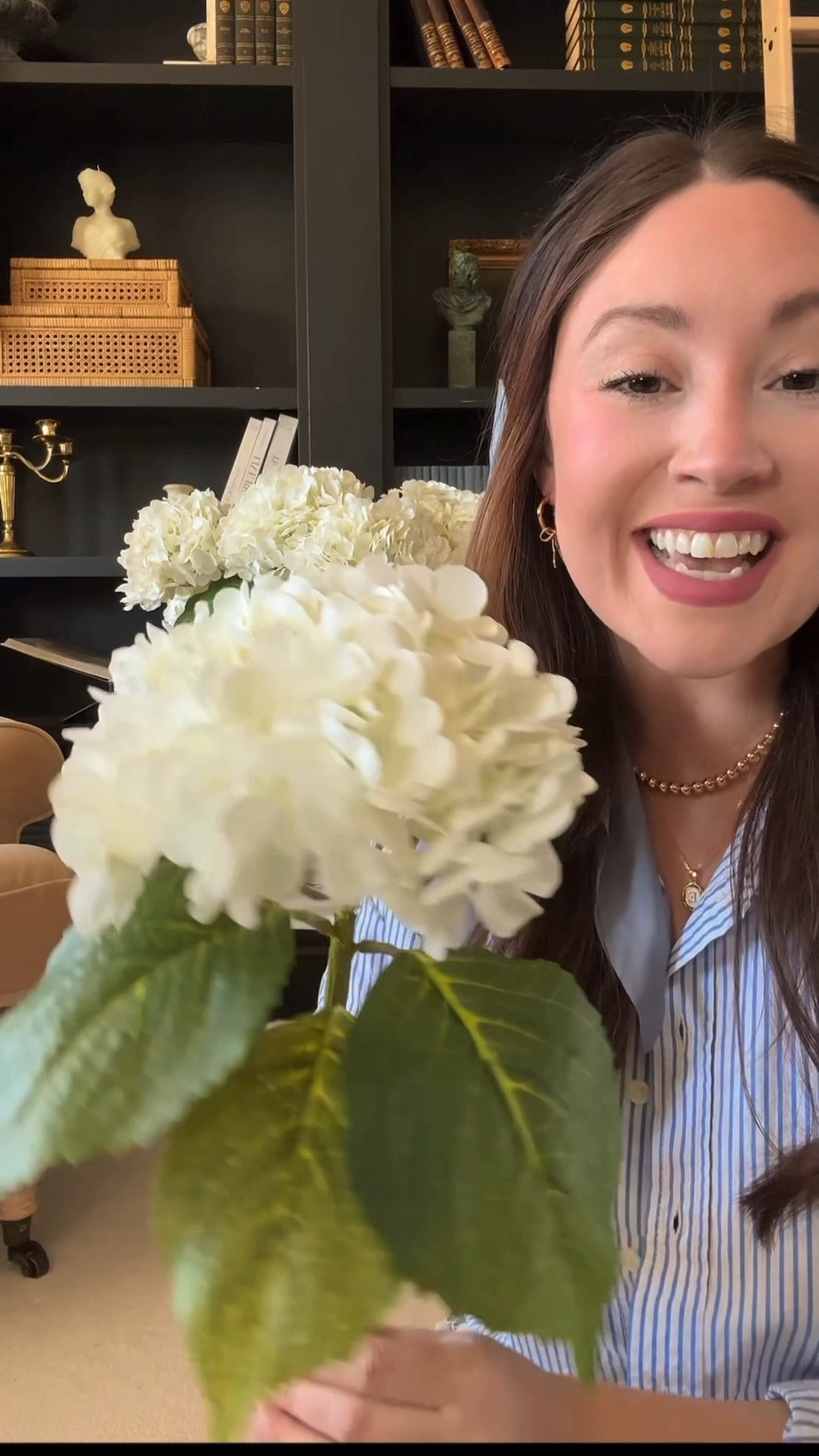 My tip for making your faux florals look real!  I also linked my vase and favorite faux hydrangea stems for you!  #homedecor #fauxflowers #fauxflorals #springdecor

#LTKHome