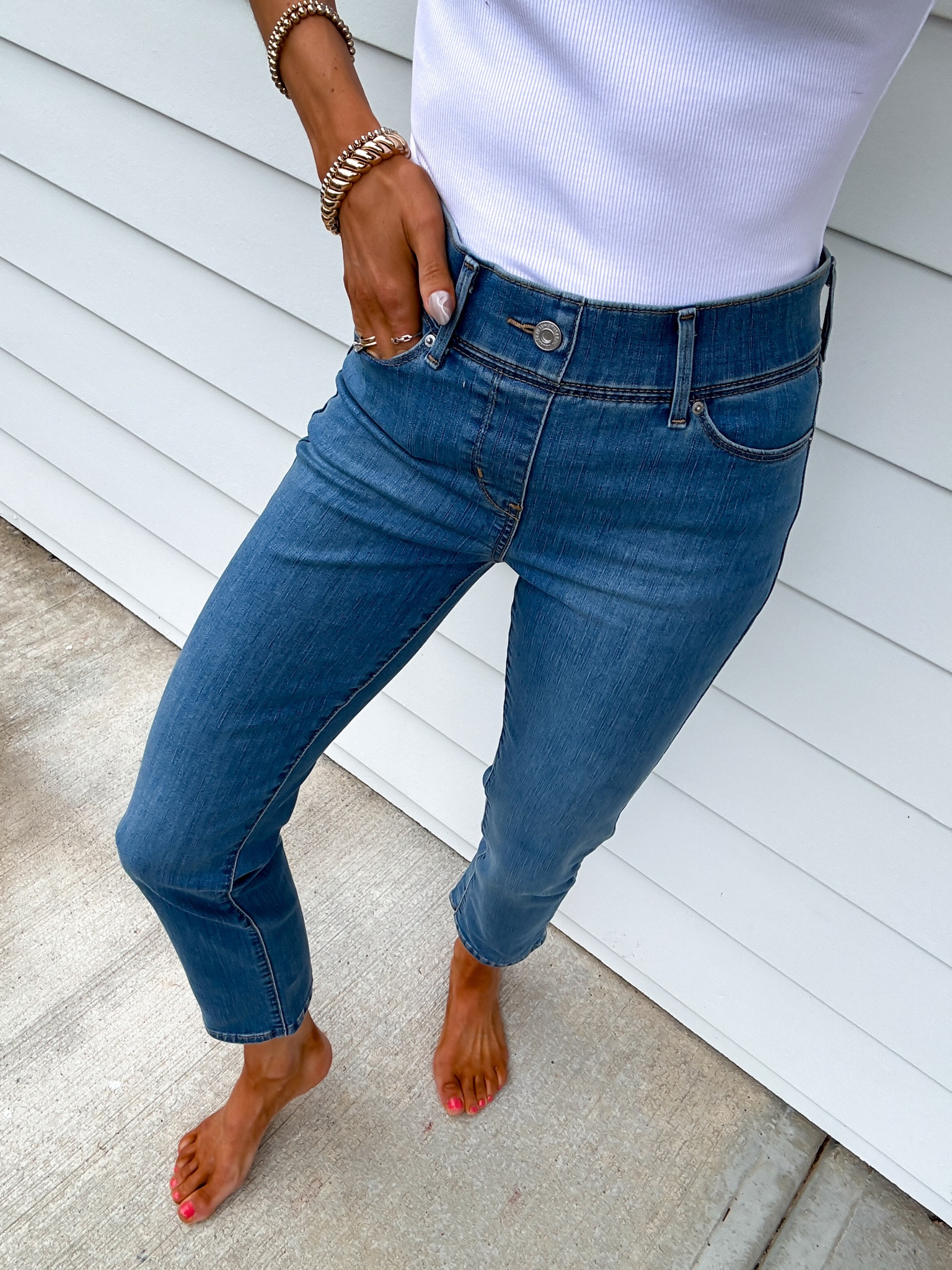 Wearing a size 2 jeans (regular length) and small tank

Amazon jeans | comfy jeans 

#LTKootd #LTKmomlife #LTKgrwm
