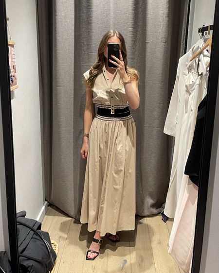 Last minute outfit shopping for The Races
Trying…
A size 8 in the cropped shirt
A size 12 in the matching midi skirt, I had to tie this at the back to create the effect
Black leather heels

Wedding guest outfit, Co-ord, The Races outfit 

#LTKSeasonal
