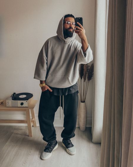 FEAR OF GOD ATHLETICS One Model in ‘Carbon/Sesame’ (size 10US). FEAR OF GOD Eternal Collection Hoodie in ‘Grey’ (size M). ESSENTIALS Core Collection pants in ‘Black’ (size M). FEAR OF GOD x BARTON PERREIRA glasses in ‘Matte Taupe’. A relaxed and elevated look that’s perfect for a chill day out.

#LTKmens #LTKstyletip