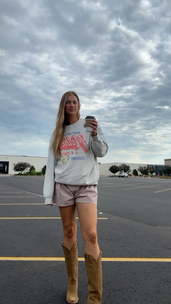 Airport fit ✈️ wearing a XL crewneck and L in boxers. Boots are JRC & sons from cavenders fit TTS 