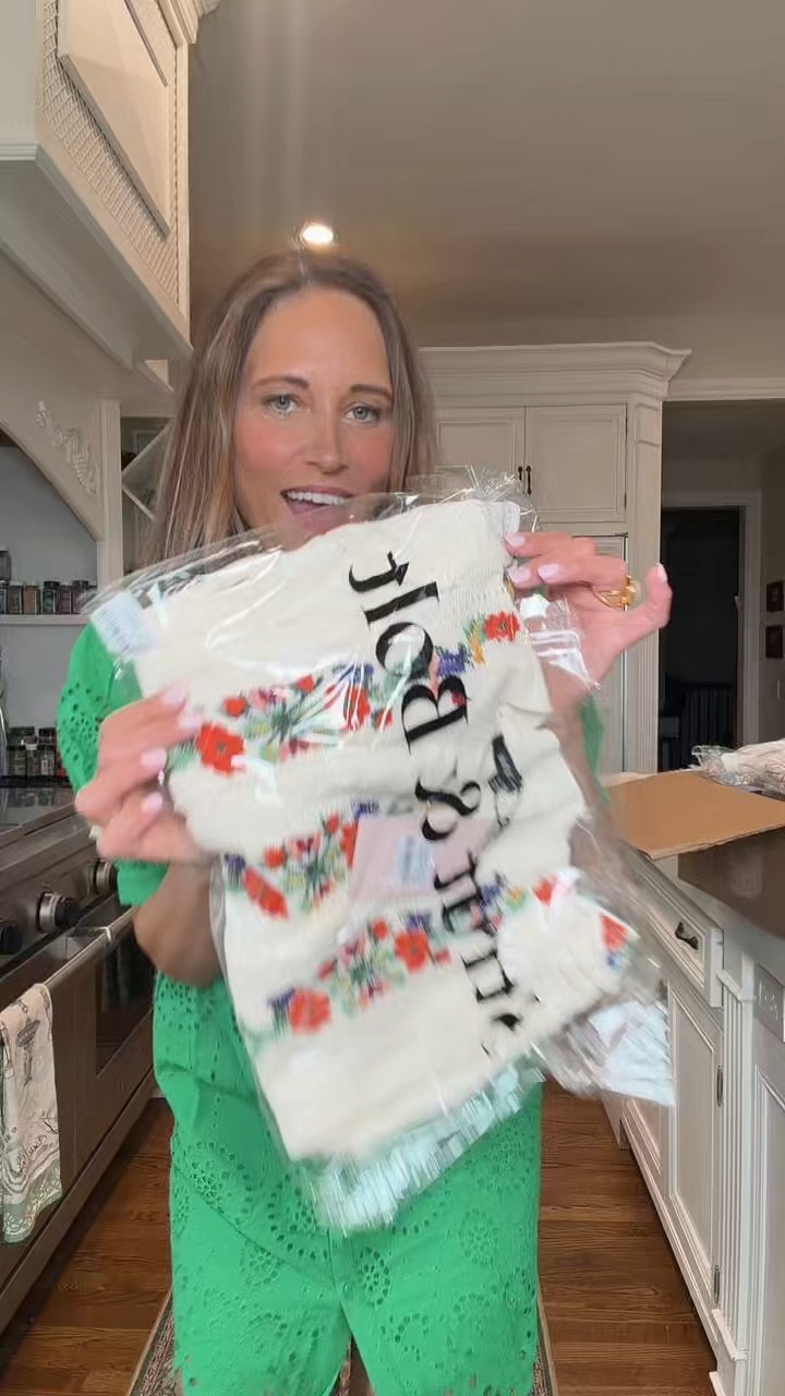 Looks like Gucci! 

#LTKOver40 #LTKSpringSale #LTKSeasonal