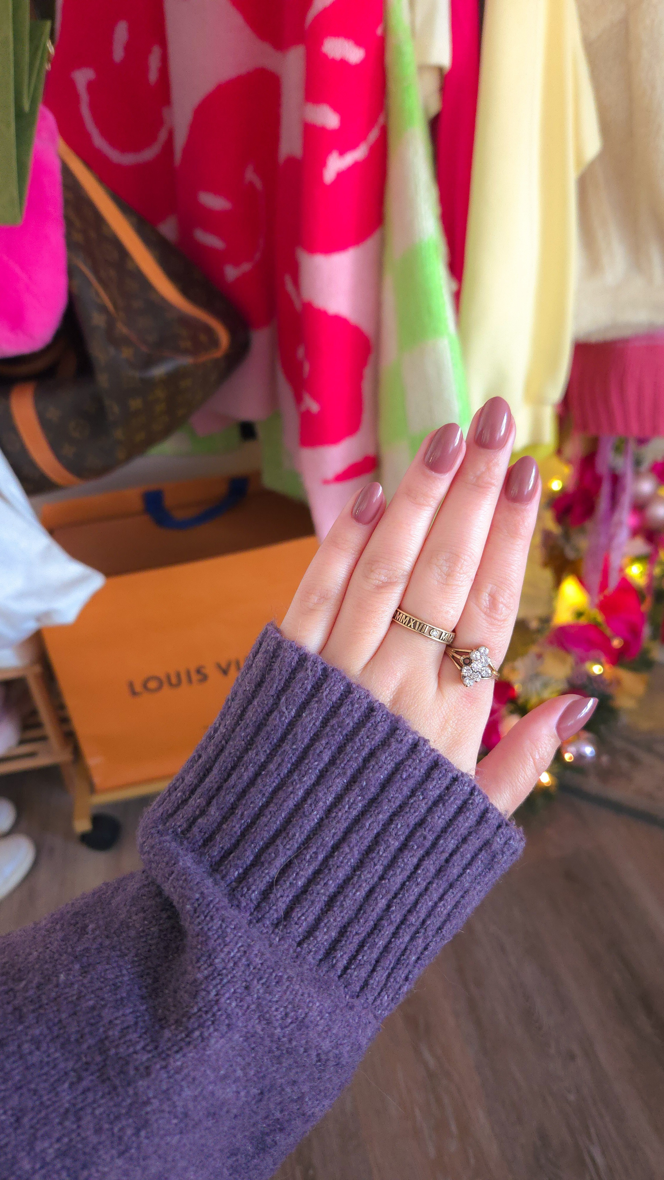 The perfect fall nail color! Loving these mauve press-on nails 💅 would be a perfect stocking stuffer!

#LTKGiftGuide #LTKBeauty #LTKSeasonal