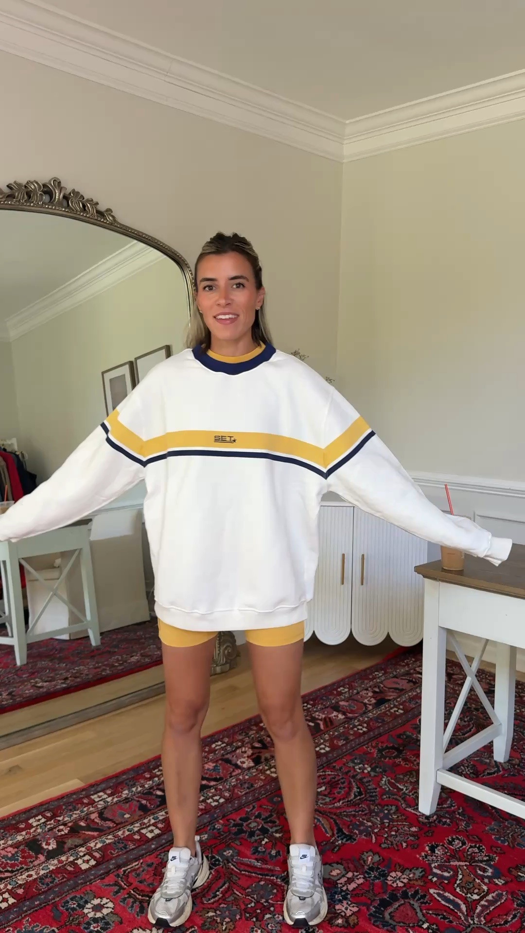 Set sweatshirt XS/S 
Shorts XS

#LTKmomlife #LTKgrwm