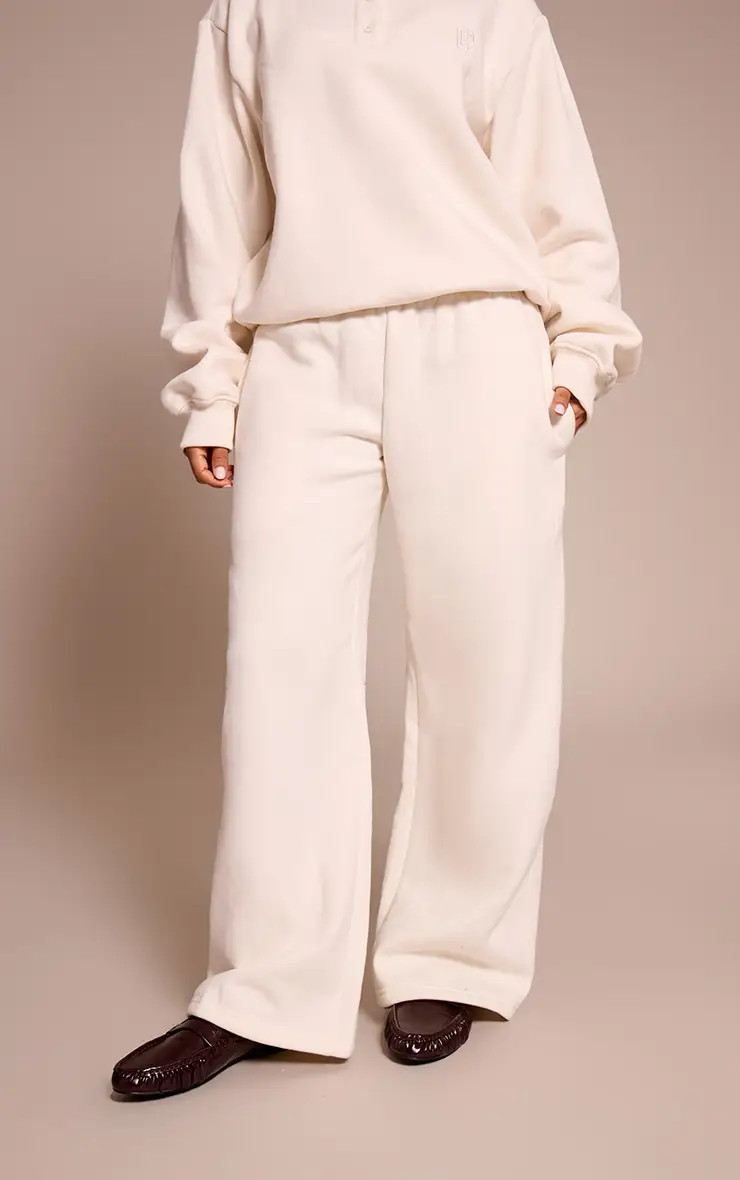 Joggers | Petite White Prettylittlething Straight Leg Sweatpants | PrettyLittleThing | PrettyLittleThing UK