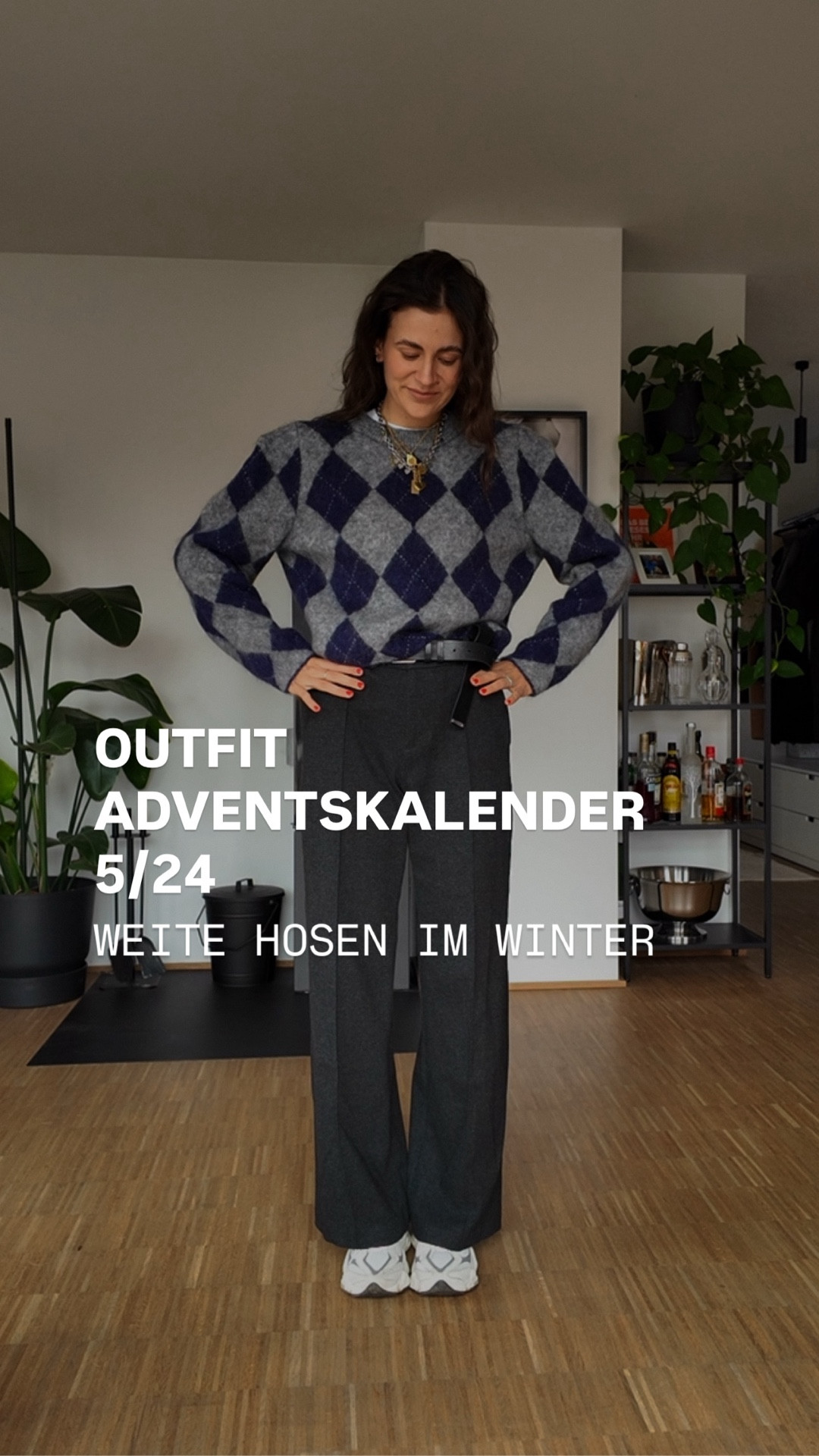 OUTFIT ADVENTSKALENDER 5/24 ❄️
wir brauchen weite hosen im winter – nicht nur weil sie cozy & warm sind,
sondern weil man einfach easy noch was drunter ziehen kann (thermo-leggings 🤝).
damit der look trotzdem schön form bekommt, mach ich’s so:
	1.	kürzere pullover
	2.	ein engeres oberteil als base
	3.	taillengürtel
simple tricks, großer unterschied 🌚

#LTKwinter #LTKdeutschland #LTKstyletip