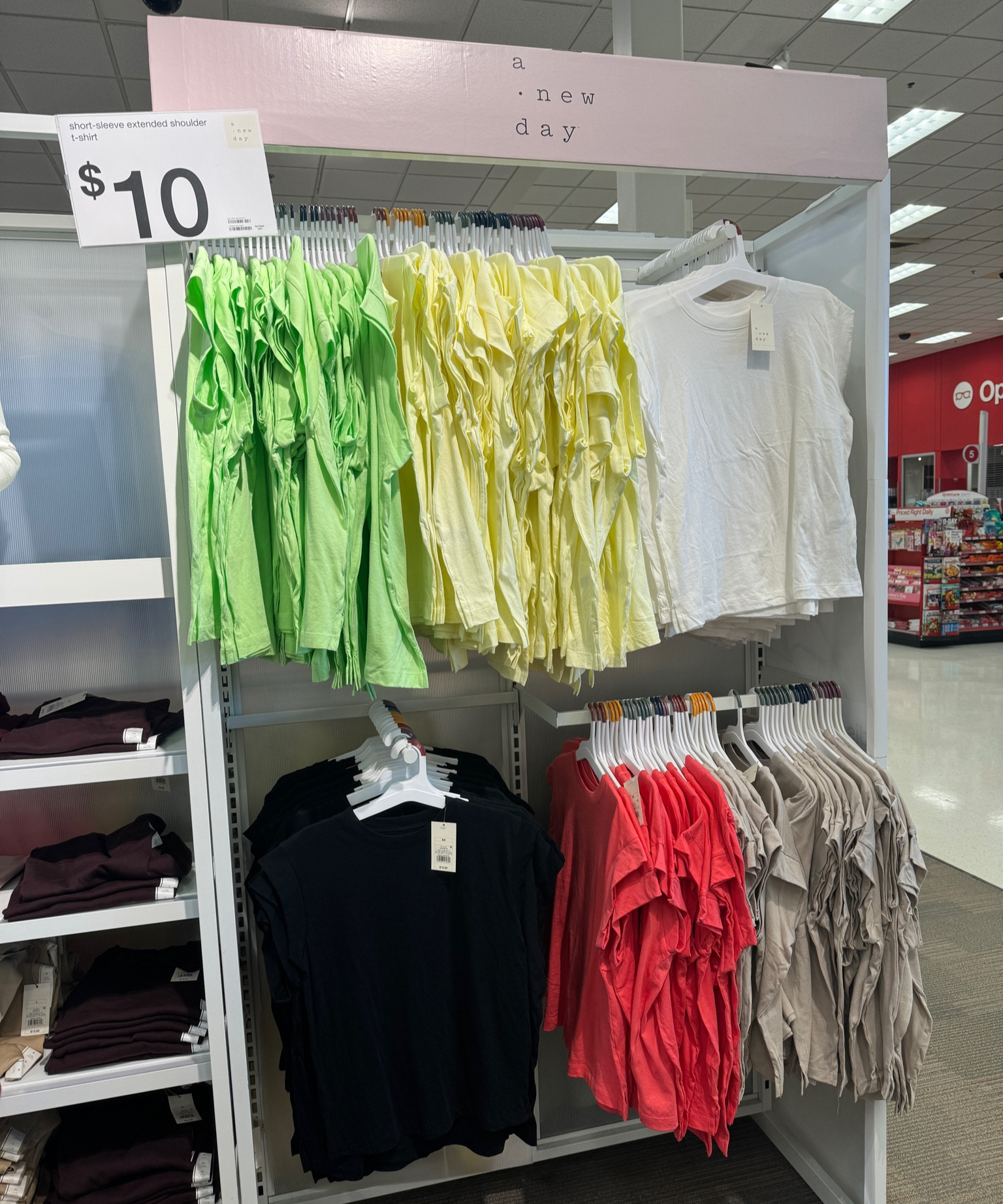 The BEST simple tee for $10! 🙌🏽🎯