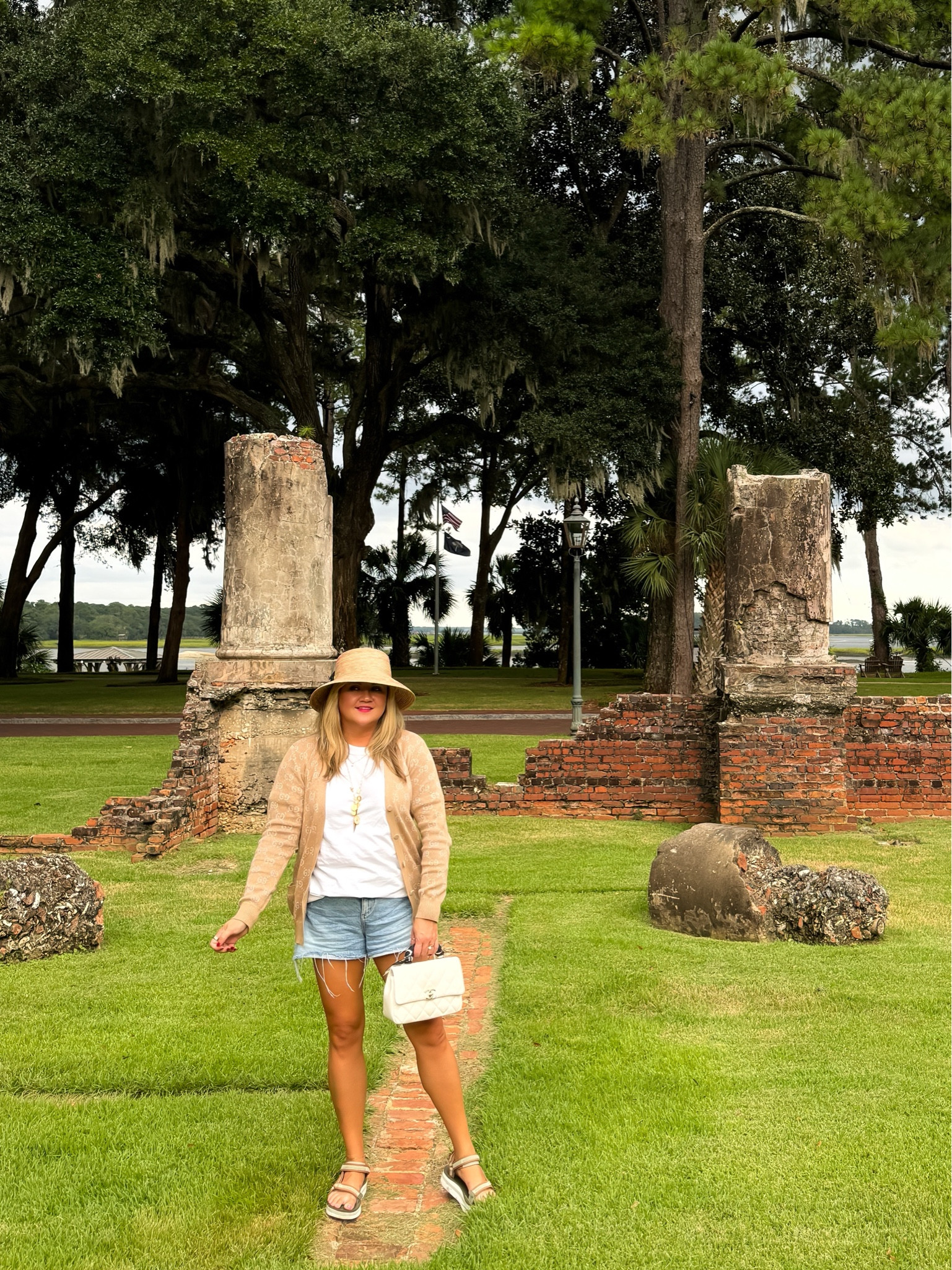 Cardigan for a fall transitional outfitt

#LTKMidsize #LTKSeasonal #LTKStyleTip